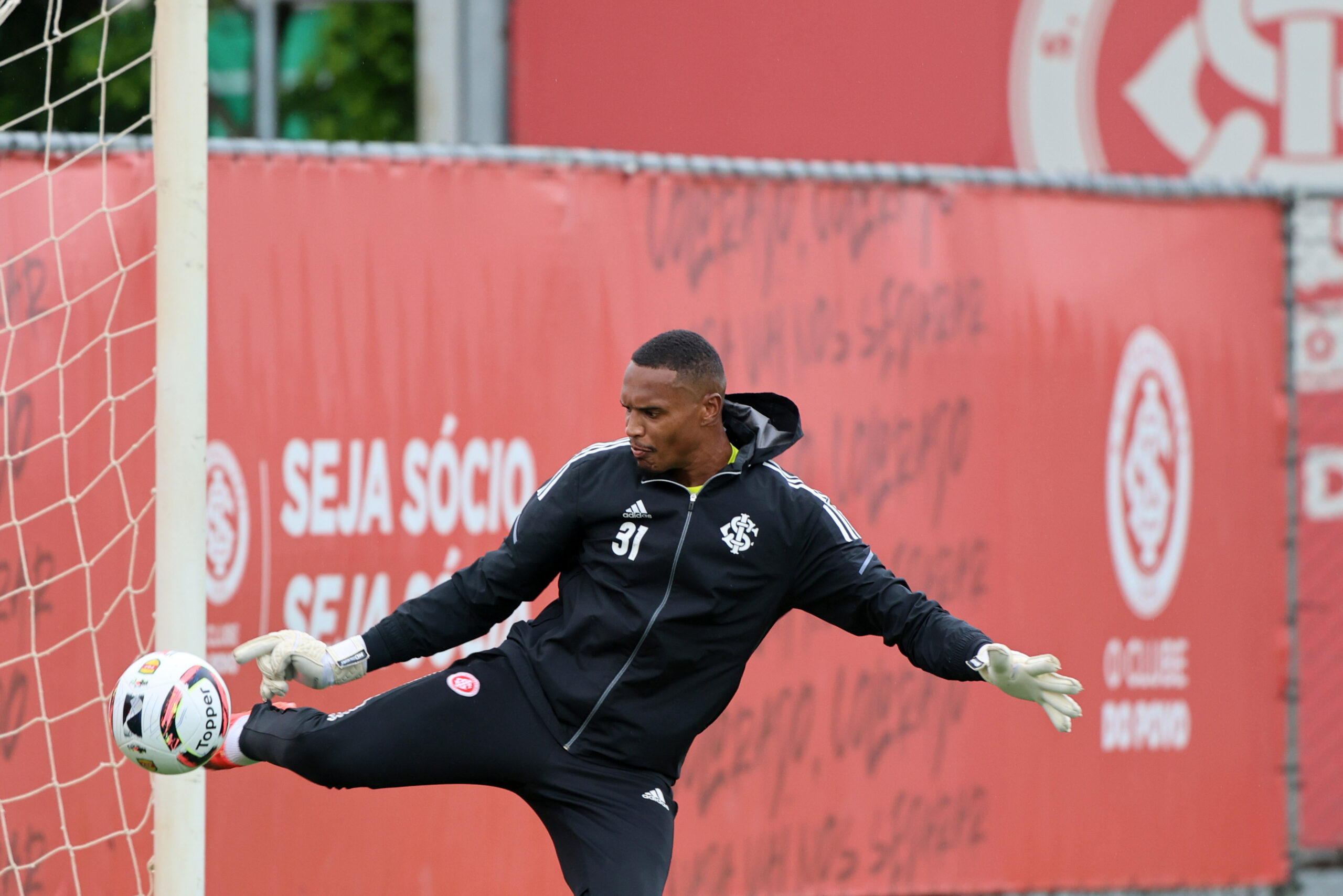 Com novidades, o Inter está escalado para o jogo contra o Goiás