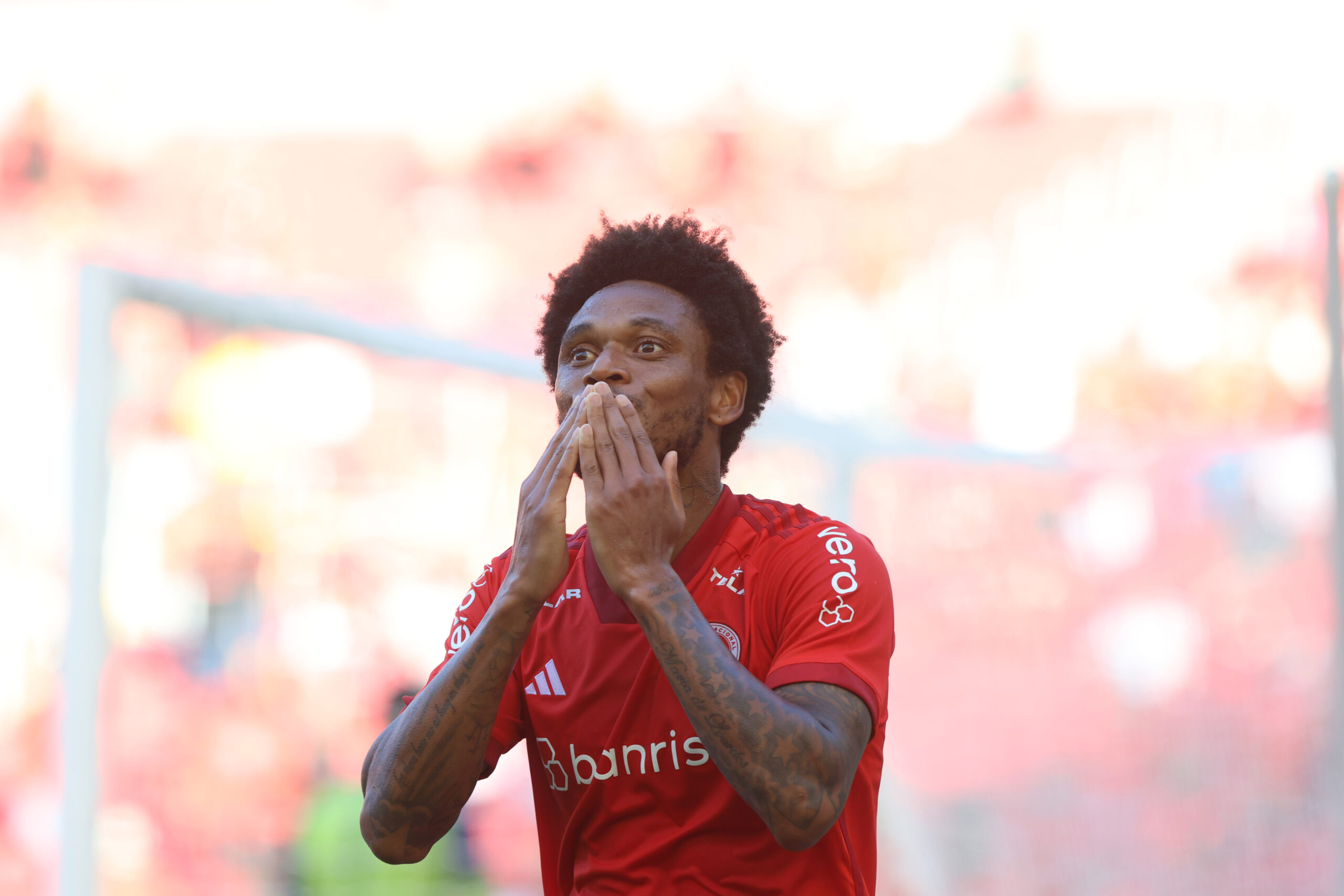 Luiz Adriano desencanta, Inter vence na Venezuela e quebra jejum de seis jogos