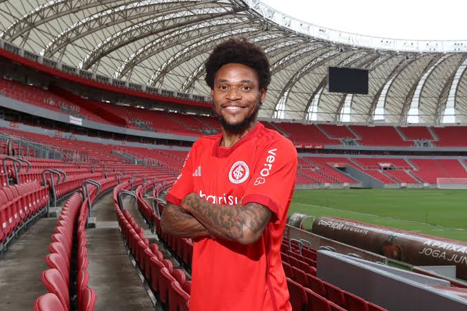 Luiz Adriano é o terceiro atleta do atual Inter que venceu Libertadores