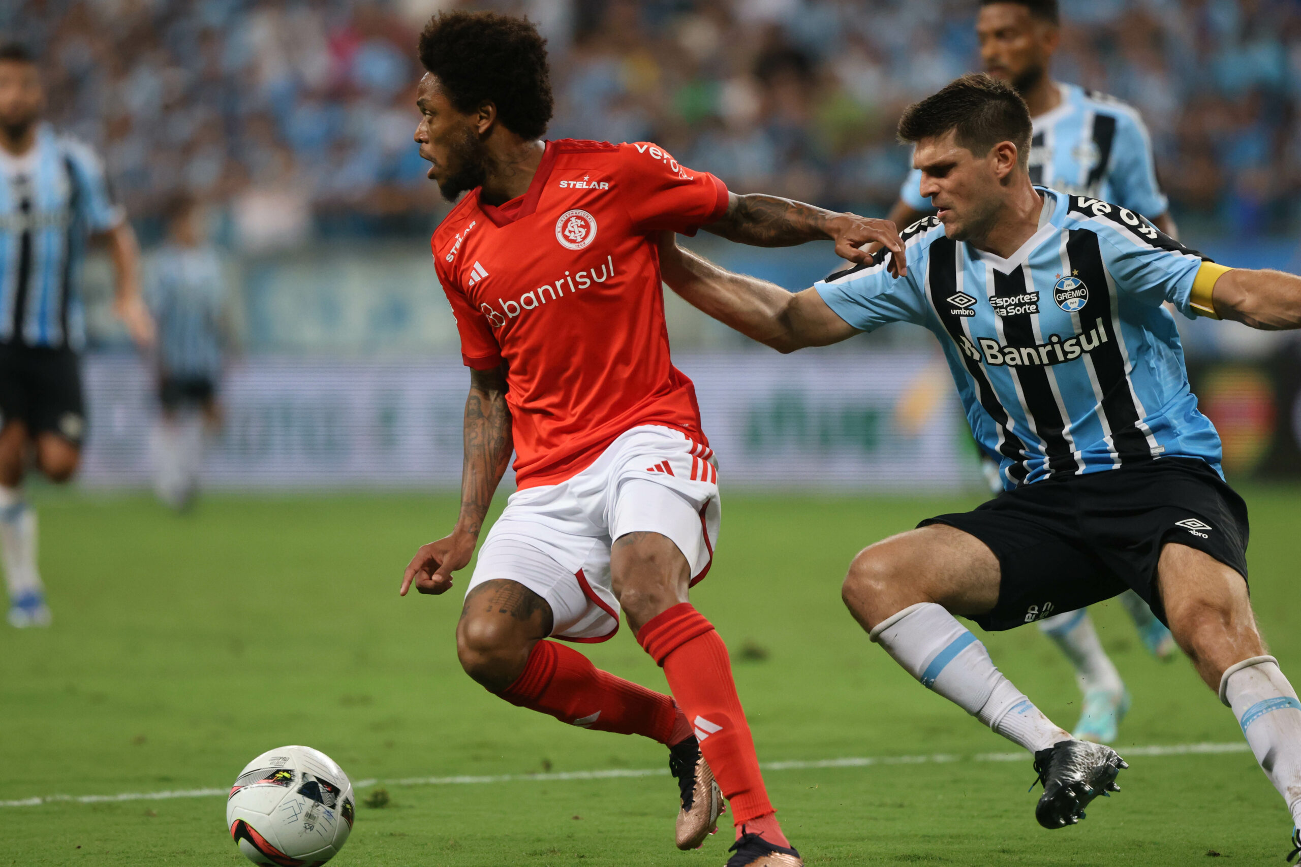 A informação importante passada por Mano Menezes sobre Luiz Adriano depois da derrota do Inter no Gre-Nal