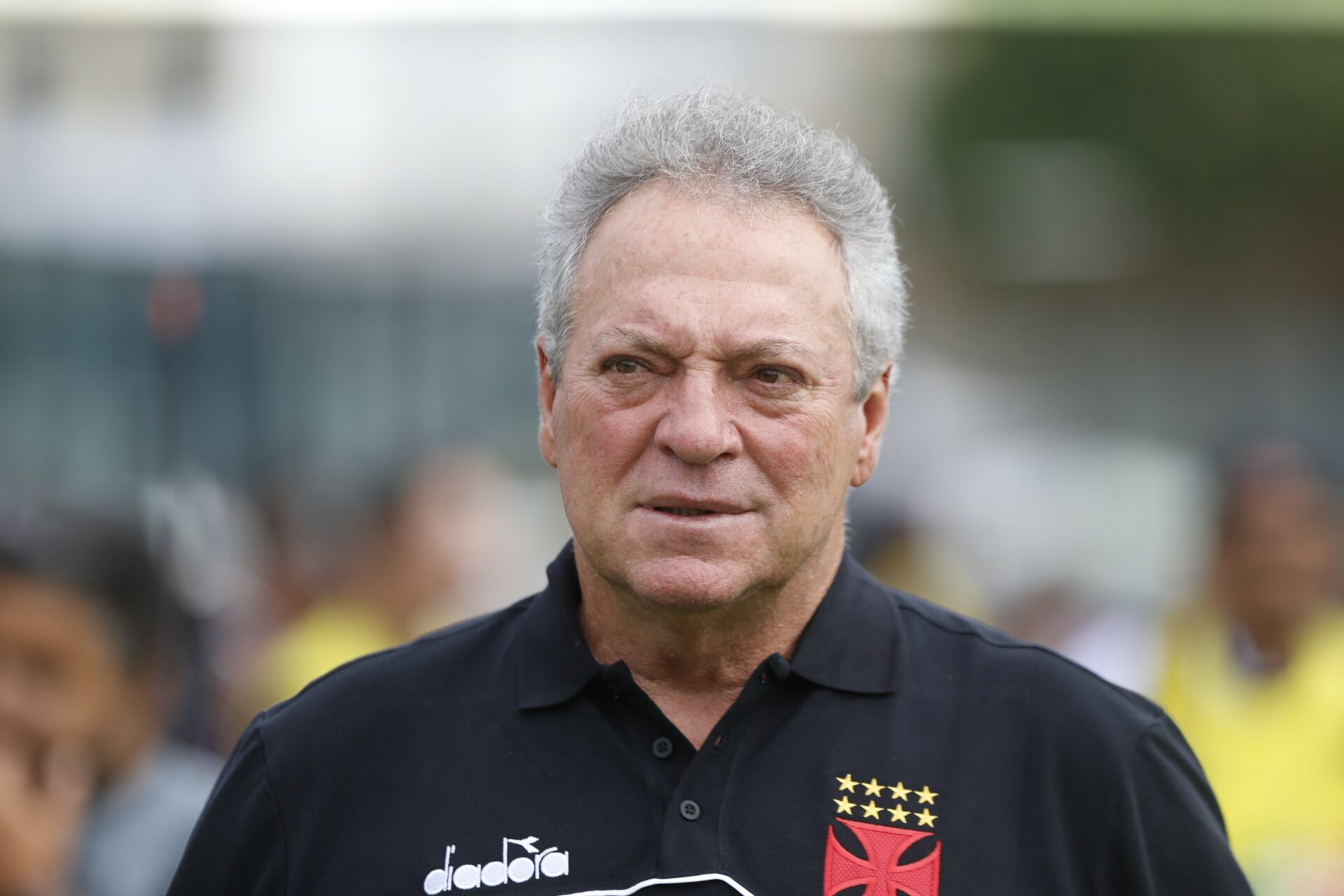De olho no adversário: Vasco acerta contratação de técnico argentino