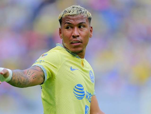 Confira lances do atacante disputado entre Inter e Botafogo 