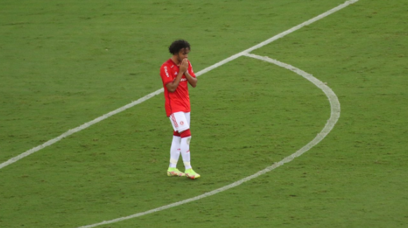 Zico? Baggio? Mano fala sobre Estevão ter perdido pênalti contra o Caxias