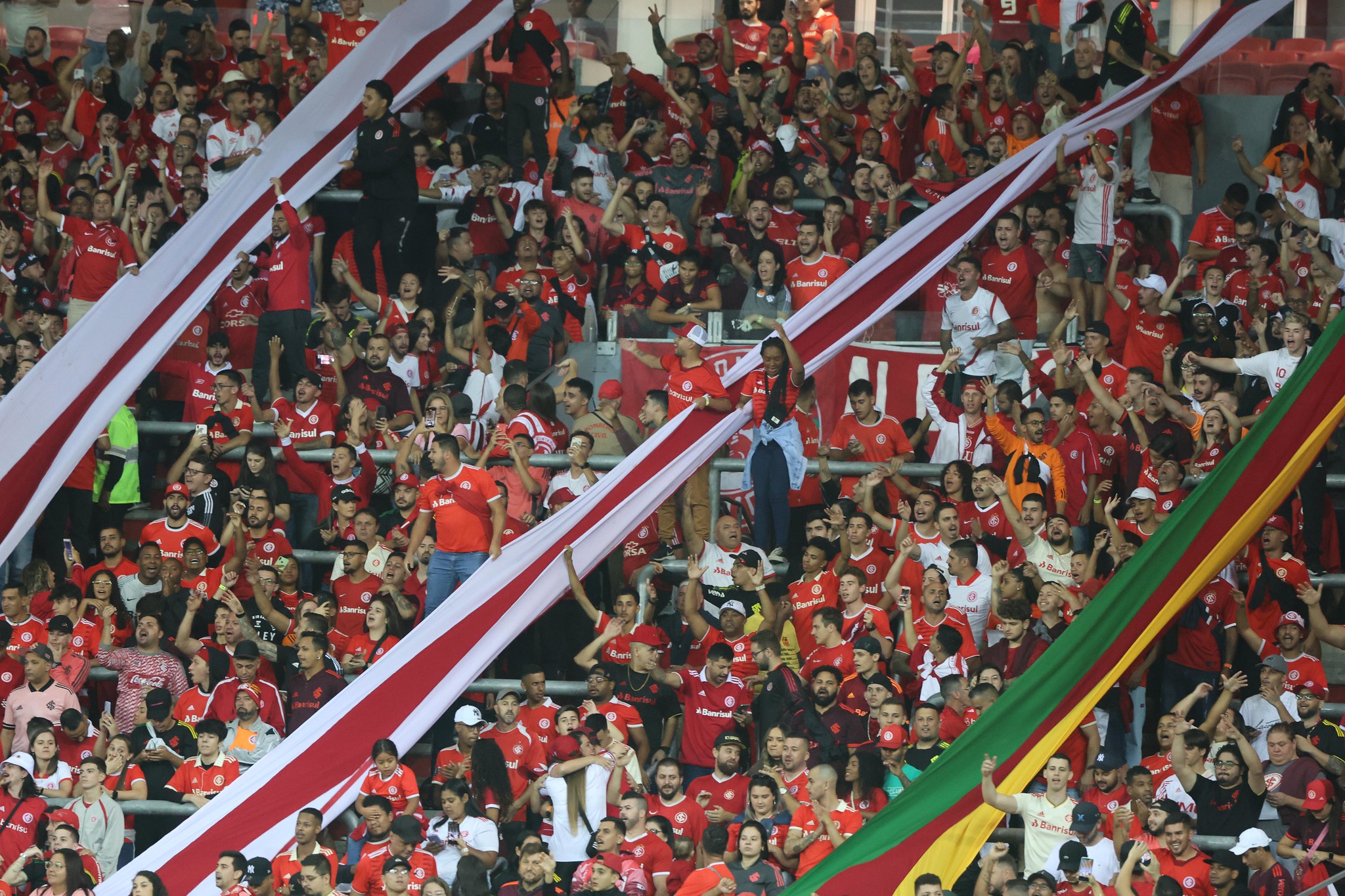 A polêmica sobre público que causou discórdia entre torcedores de Inter e Flamengo