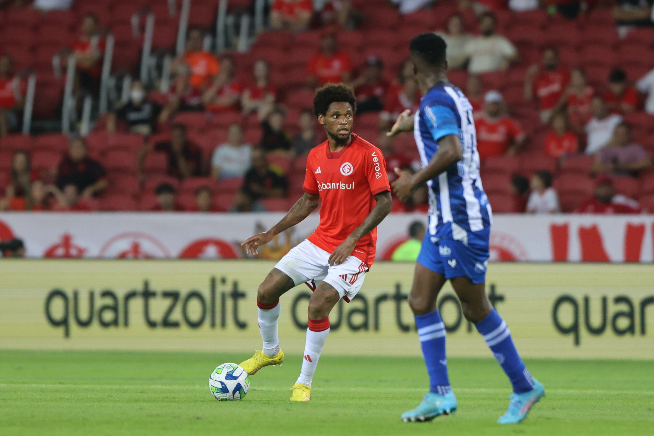 Vídeo: O gol incrível perdido por Luiz Adriano