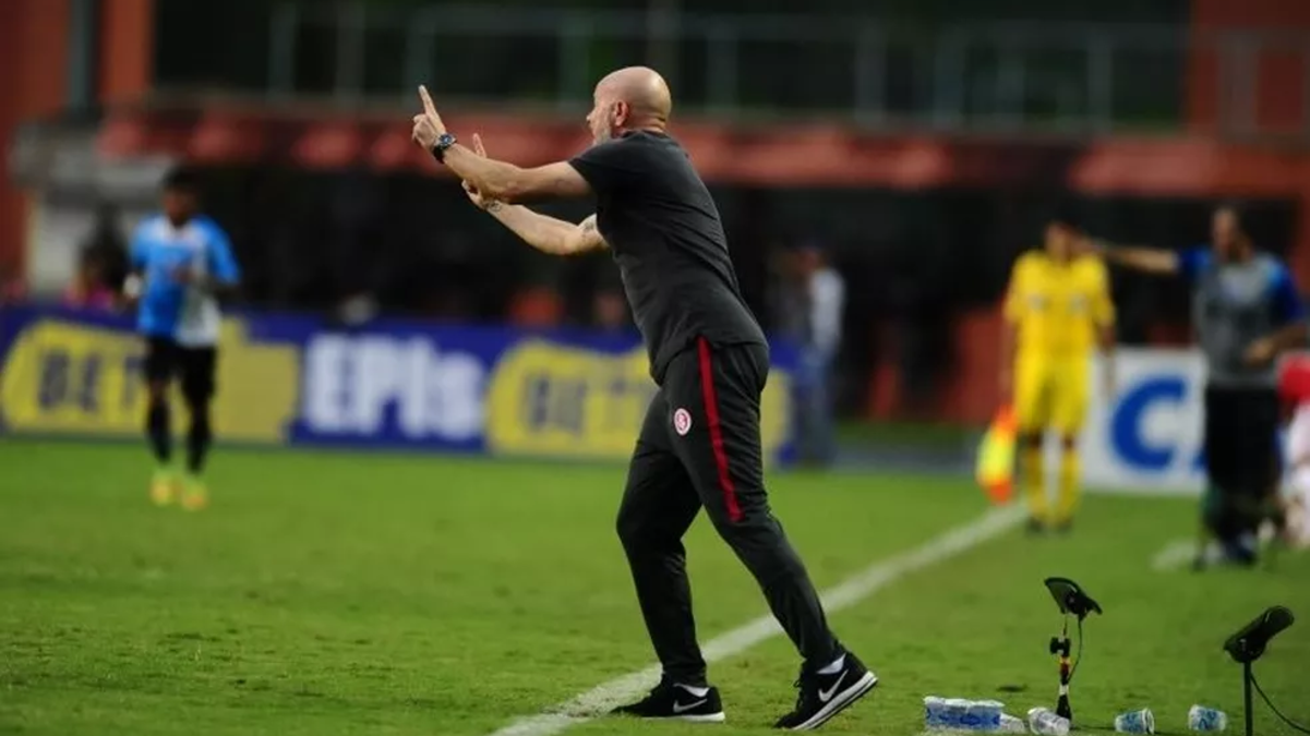 Clube brasileiro decide demitir treinador com passagem pelo Inter; saiba mais: