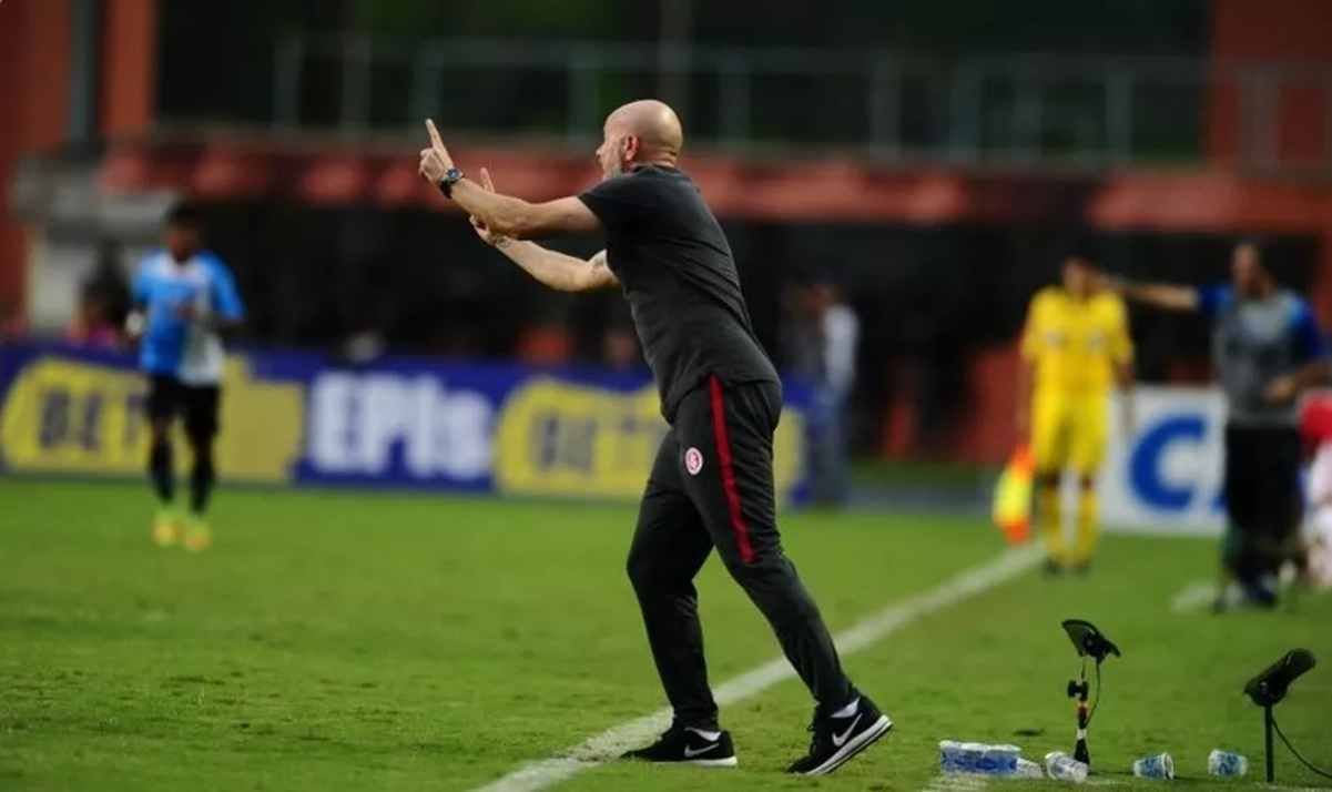 Ex-treinador do Inter é cotado para assumir comando de seleção