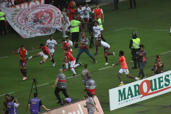 Inter perde mando e jogadores são punidos por confusão no Gauchão