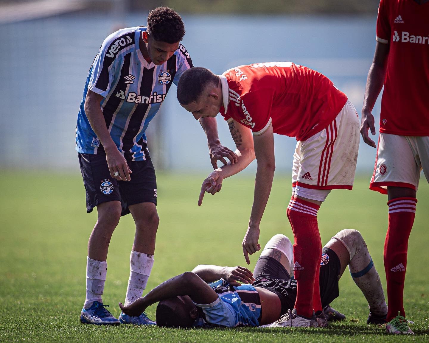 O jogador que fez postagem parabenizando o Inter e tirando onda com o rival