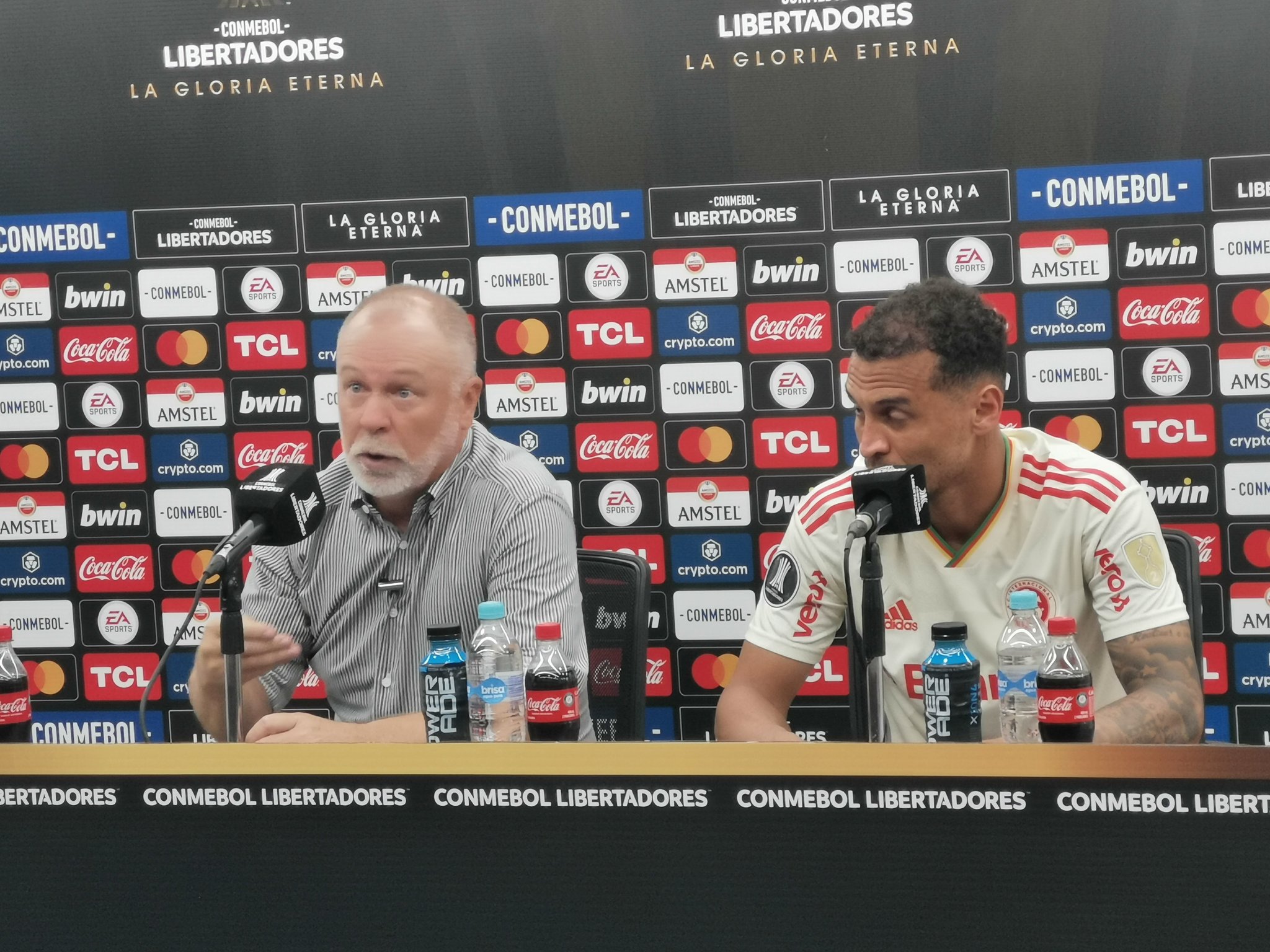 Mano Menezes fica incomodado com pergunta e avalia positivamente estreia do Inter na Libertadores