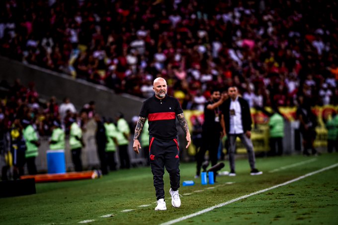 O titular do Flamengo que sentiu lesão e pode ficar de fora do jogo contra o Inter