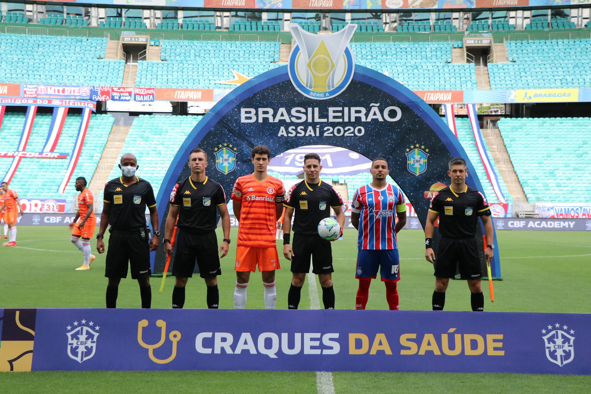 Inter recebe o Bahia em duelo decisivo para se afastar do Z-4