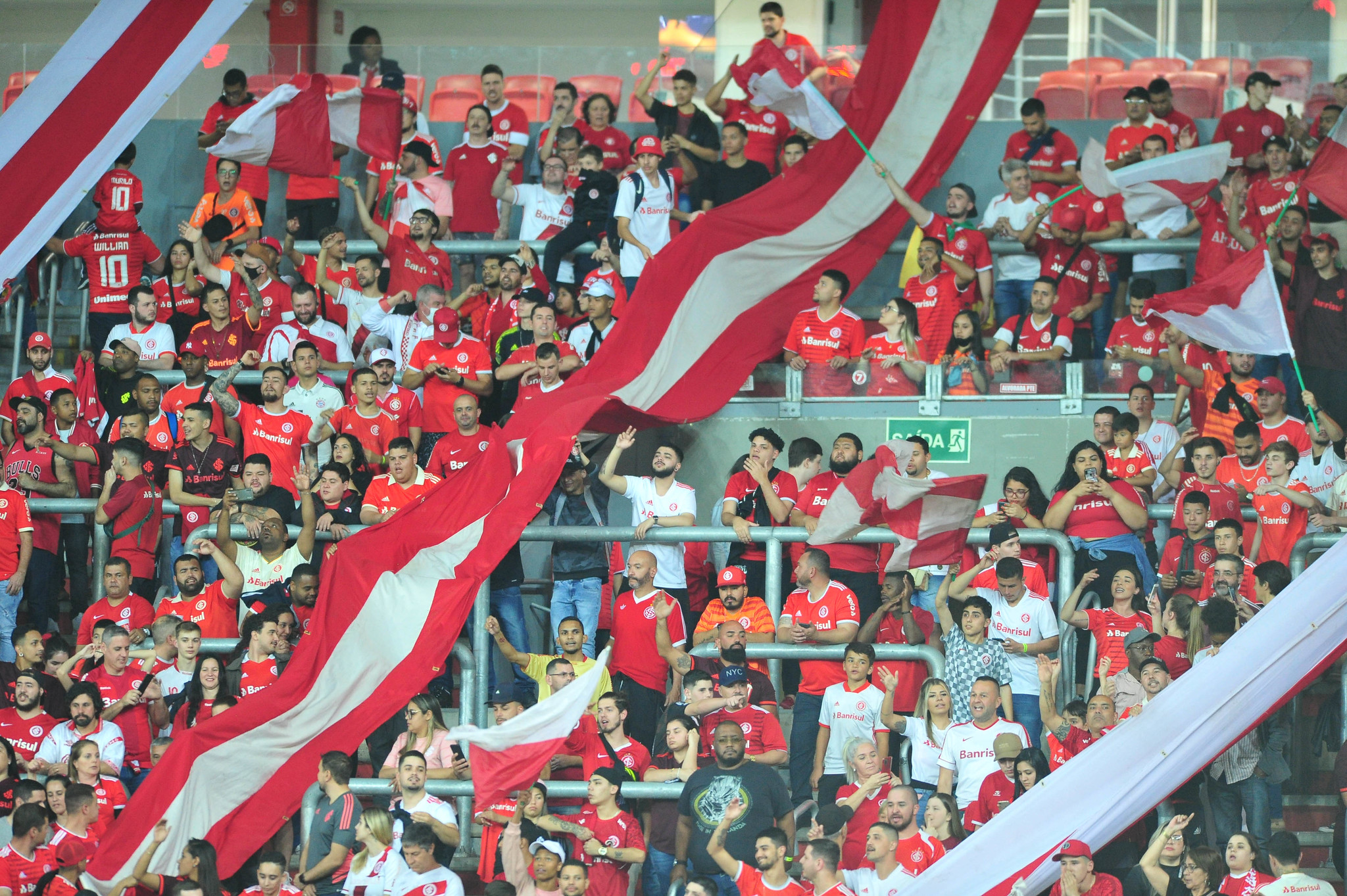 A festa preparada pela torcida do Inter para o duelo contra o Independiente Medellín