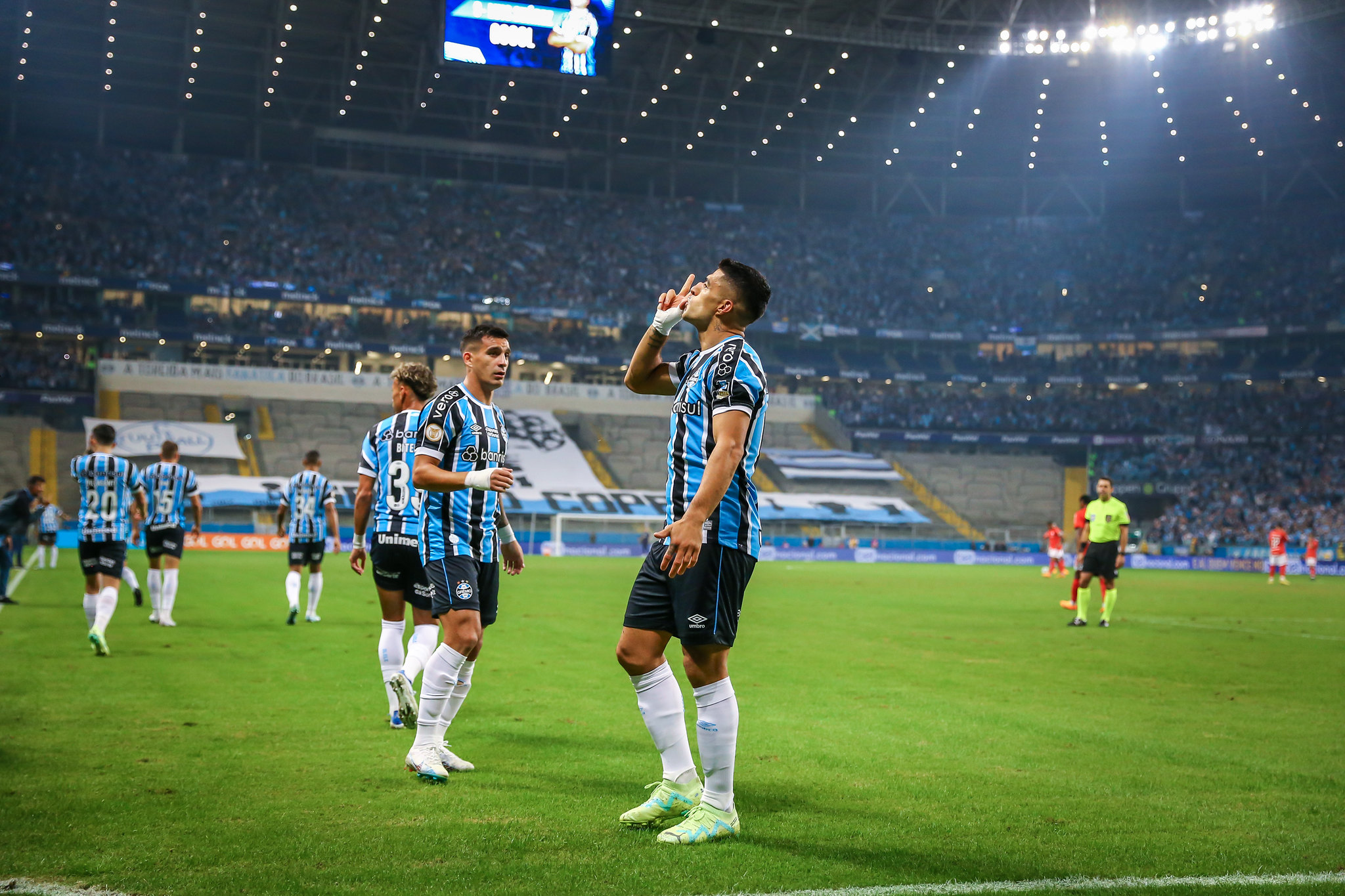 A corneta do perfil oficial do Grêmio ao Inter após vitória no clássico