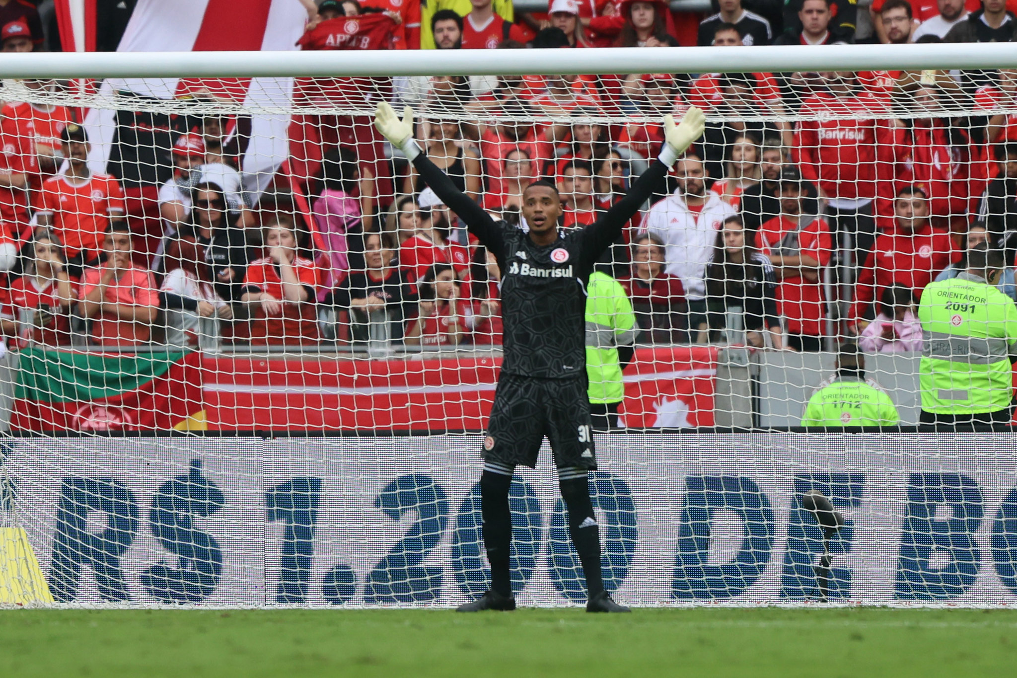 Ex-goleiro do Inter, John recebe proposta para atuar na Inglaterra