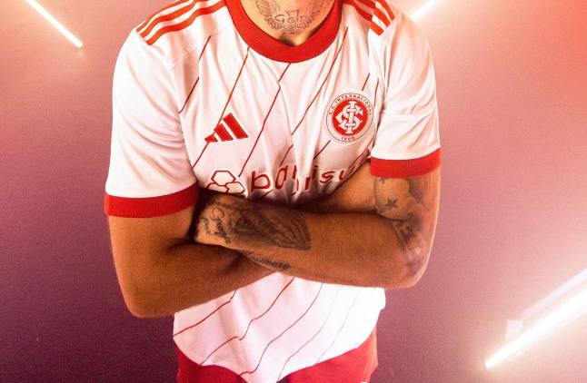 Campeão mundial detona momento do Inter em comentário nas redes sociais do clube