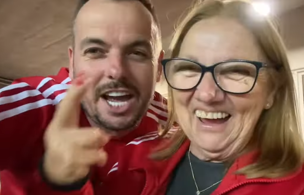 Vagner Martins: Emoção na vitória do Inter ao lado da mamãe , de 79 anos, e do Théo