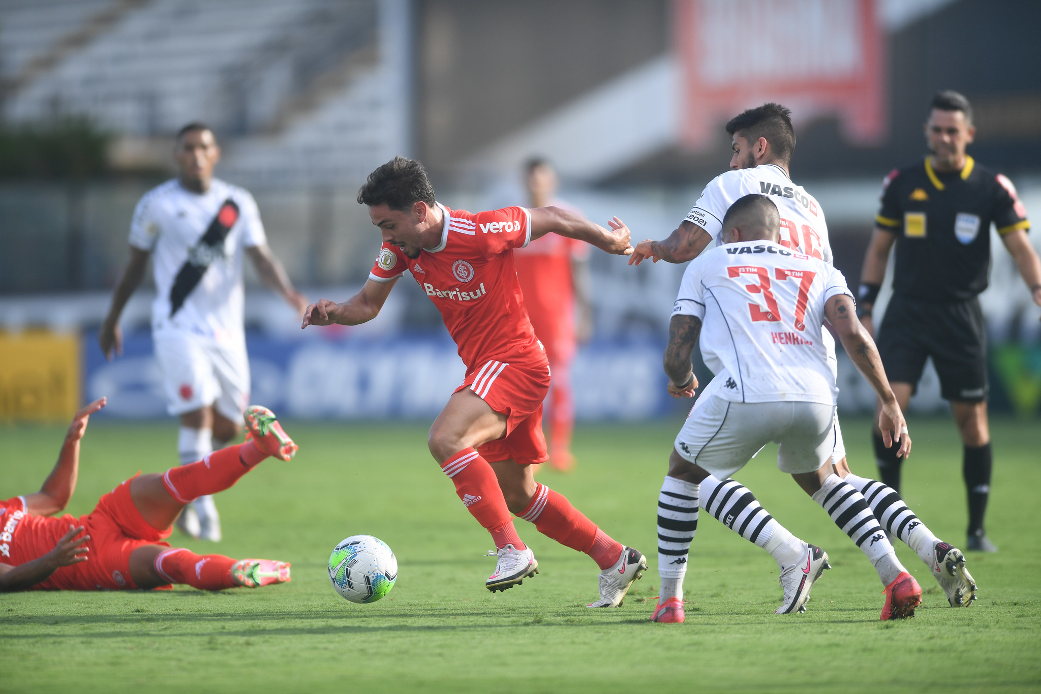Brasileirão: veja onde assistir a partida entre Inter e Vasco