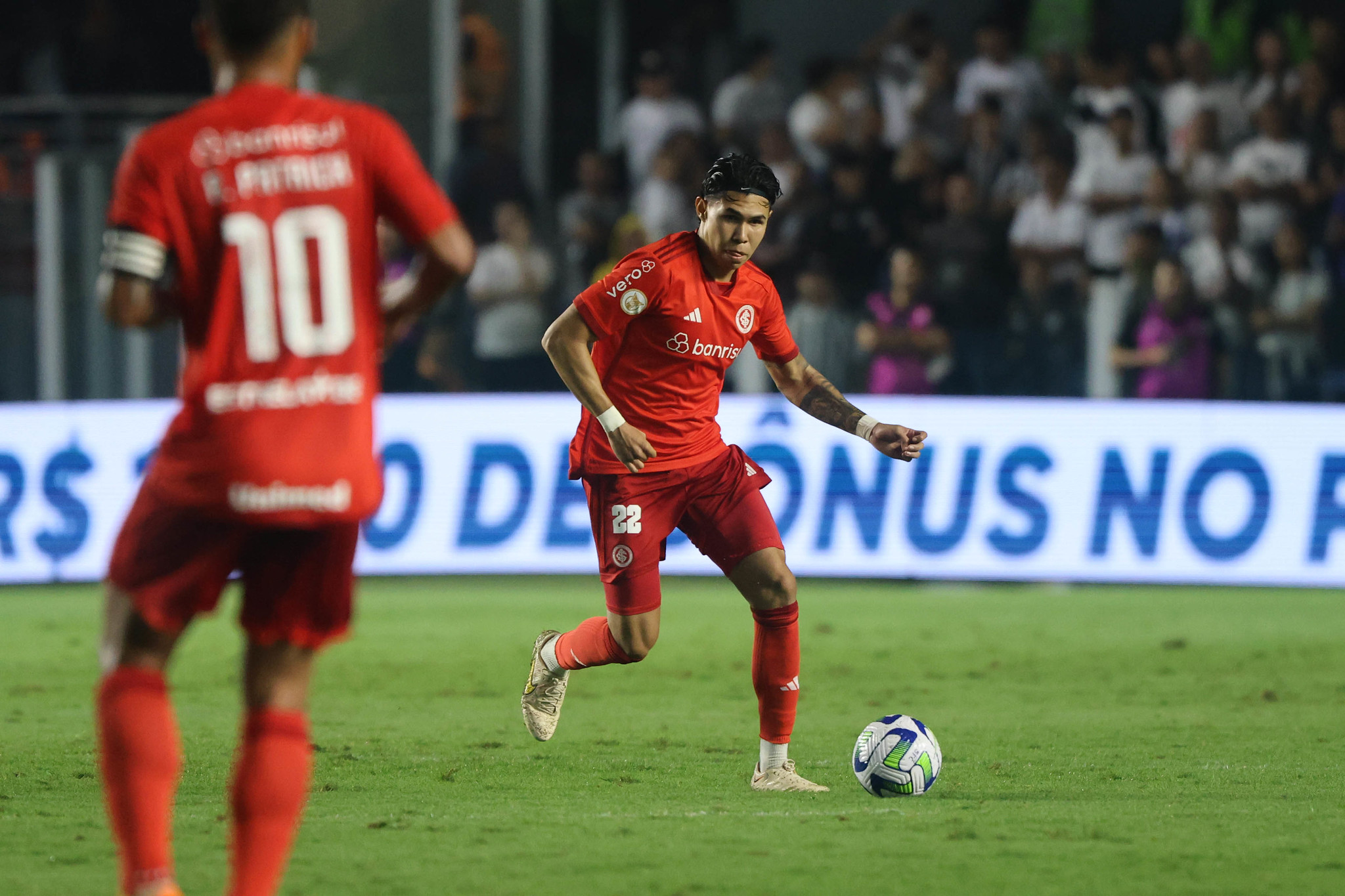 Nico Hernández é punido pela Conmebol e ficará fora de decisão pelo Inter; entenda