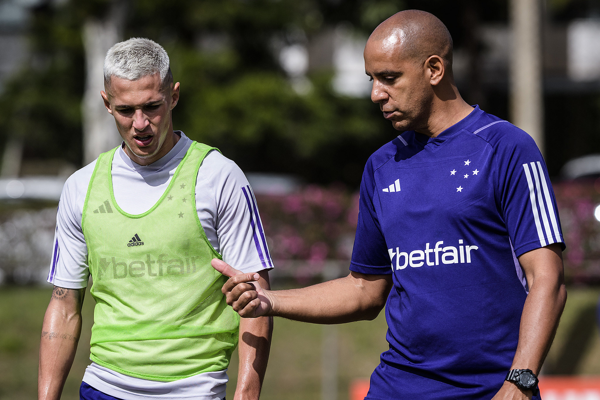 Com jogadores ex-Inter, confira o provável time do Cruzeiro para o jogo deste sábado