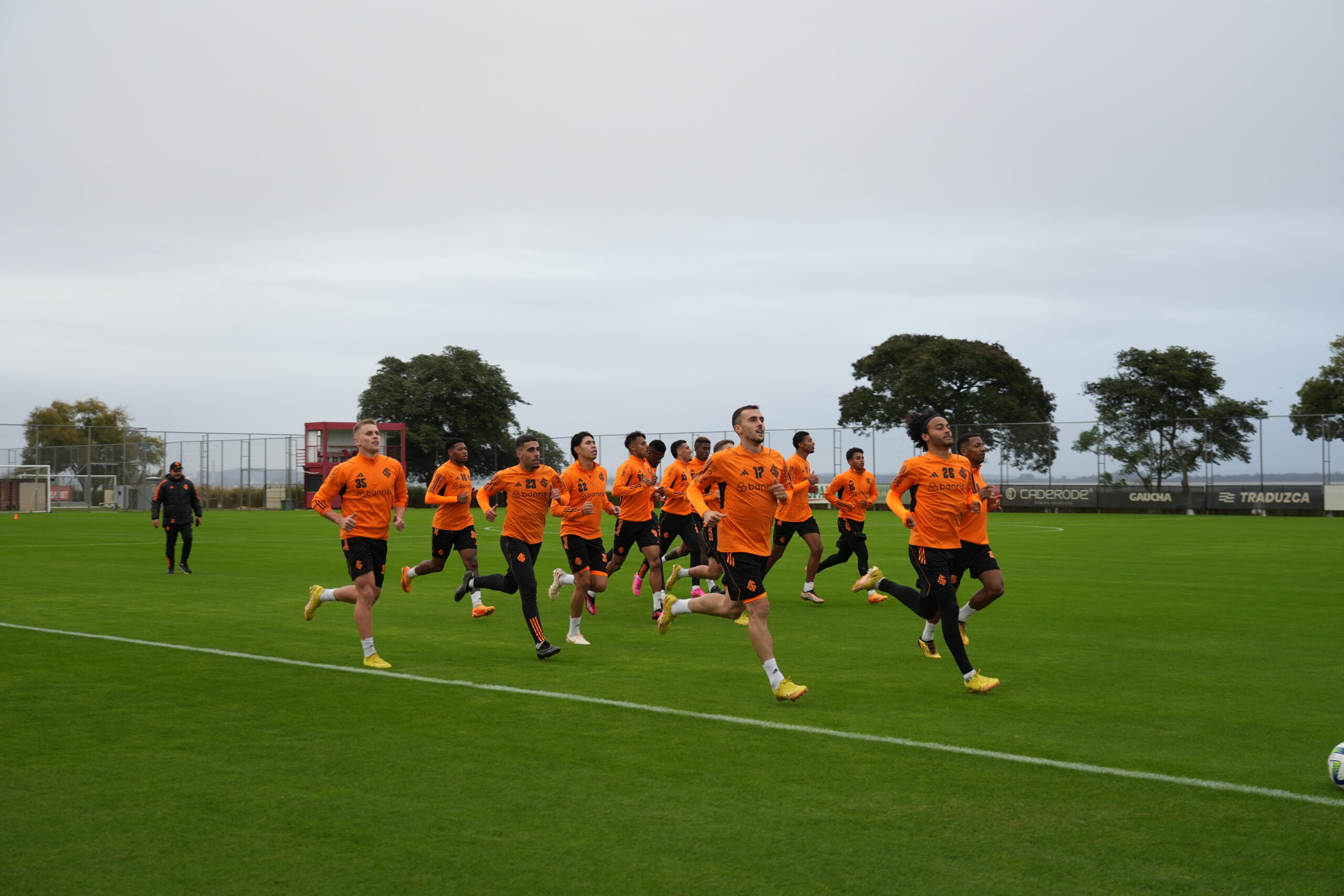 Os jogadores que não participaram do treino desta manhã