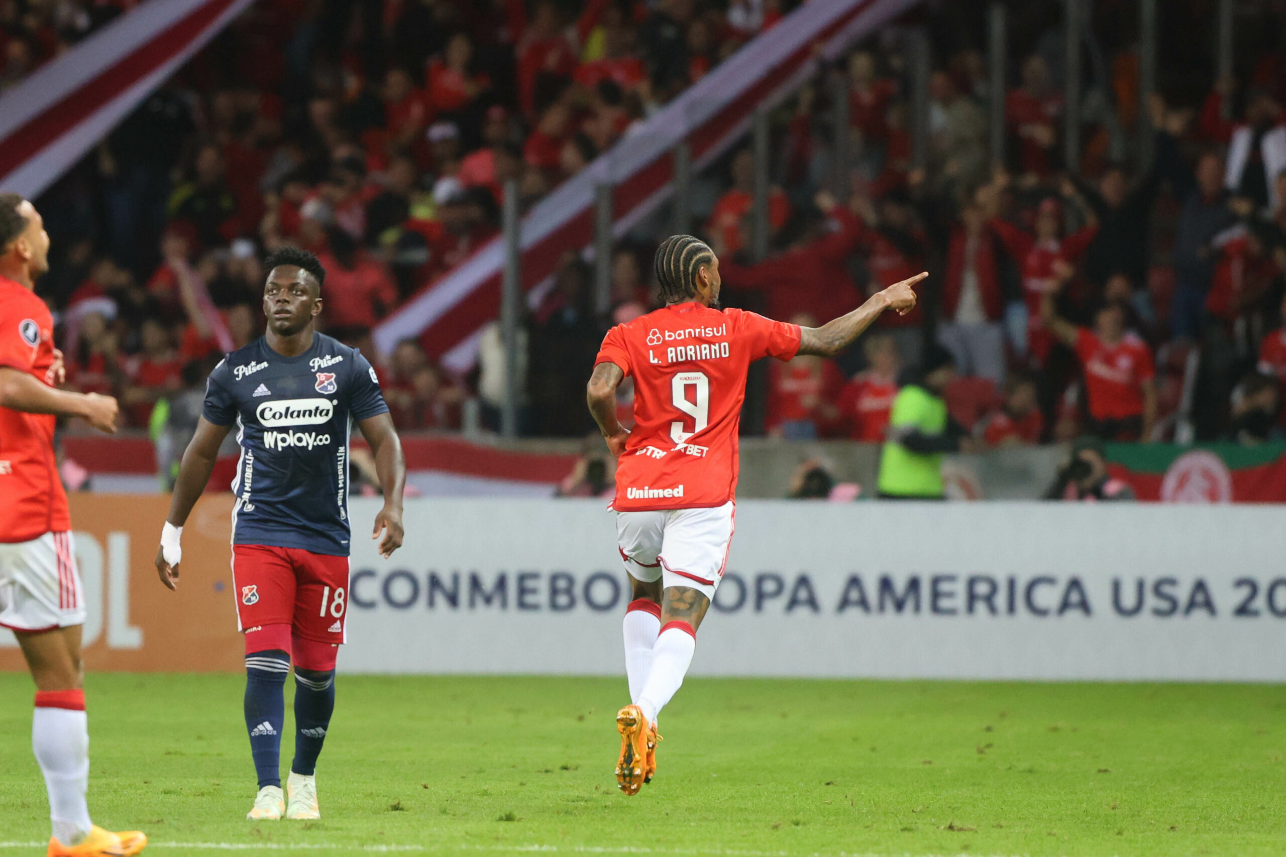 Saiba a opinião de Luiz Adriano sobre a chegada de Enner Valencia