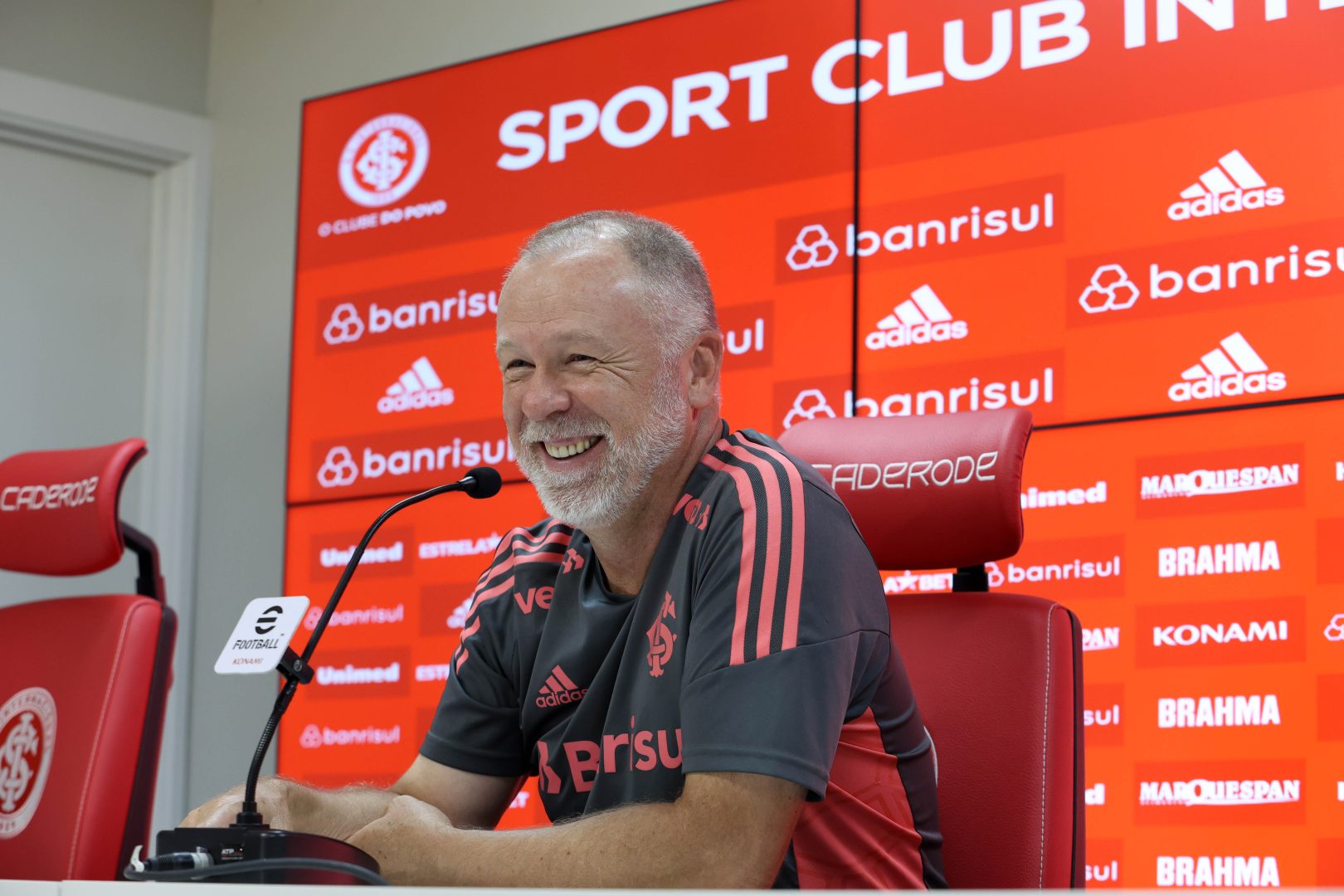 A brincadeira de Mano Menezes sobre a volta de Maurício com golaço na Libertadores