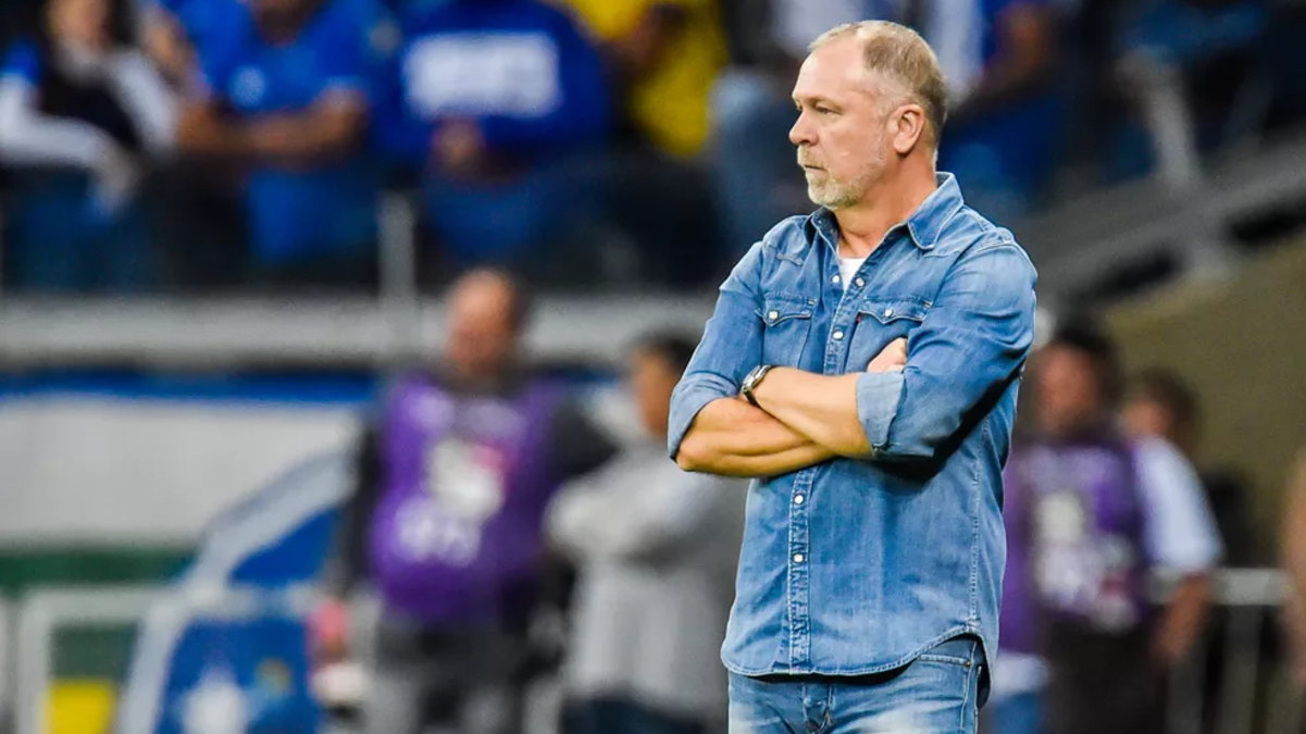 Adversário do Inter deve quantia milionária para Mano Menezes; confira