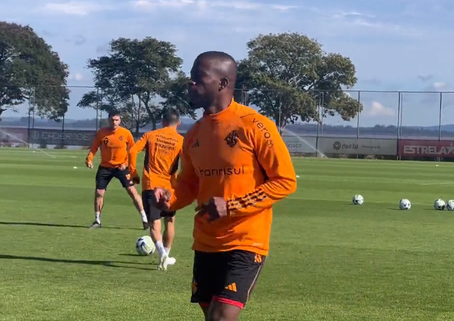 Enner Valencia marca gol em primeiro treino com o grupo do Inter
