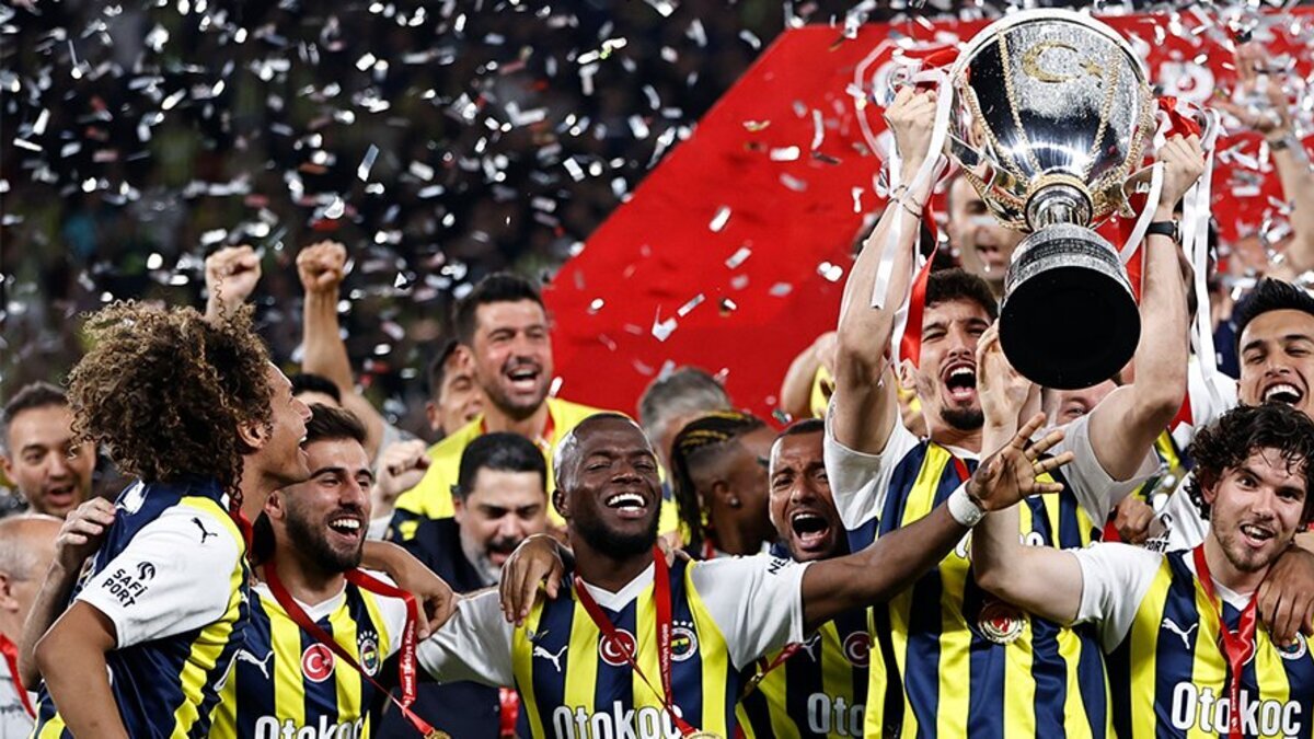 O centroavante que o Fenerbahçe contratou para o lugar de Enner Valencia