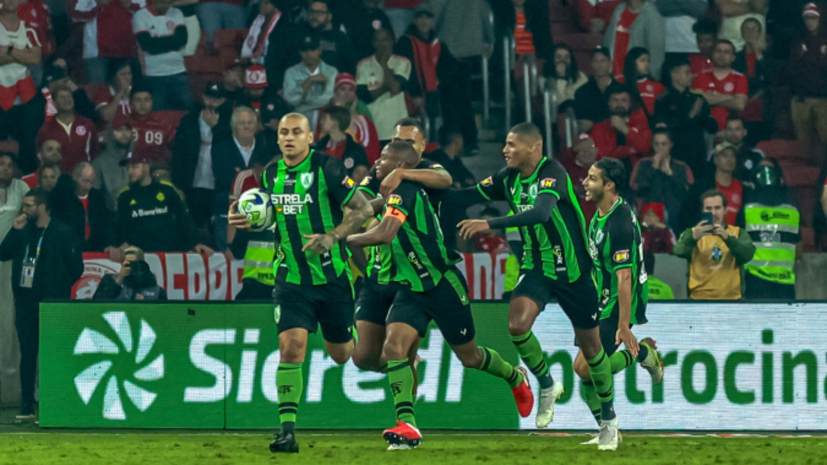 Algoz do Inter faz pedido sobre Mano Menezes