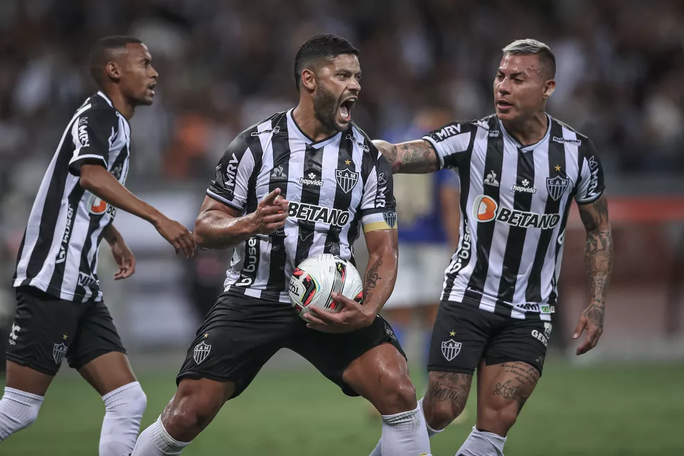 Inter enfrenta o pior visitante do Brasileirão e busca reação contra o Atlético-MG
