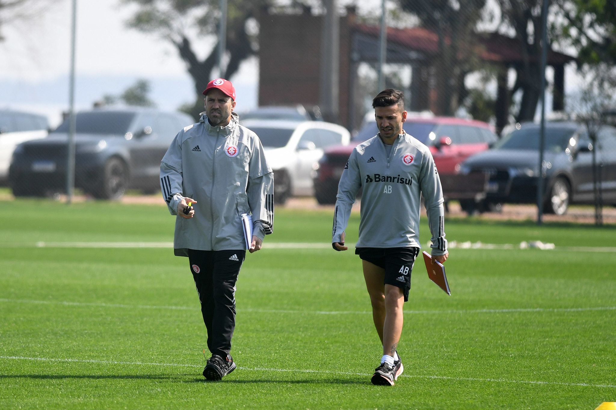Ex-Inter negocia para assumir o comando de clube argentino