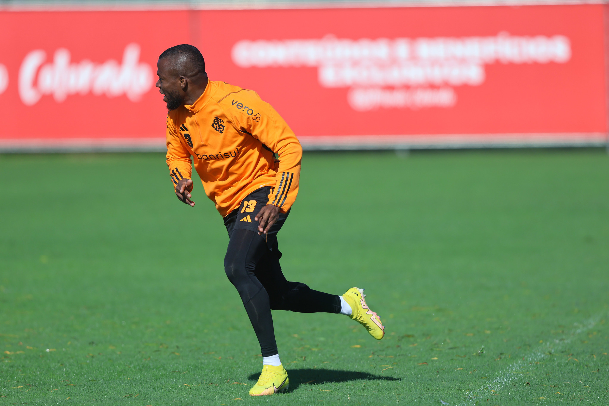 Mano testa Aránguiz no meio e Enner Valencia como homem de referência para o jogo contra o Palmeiras