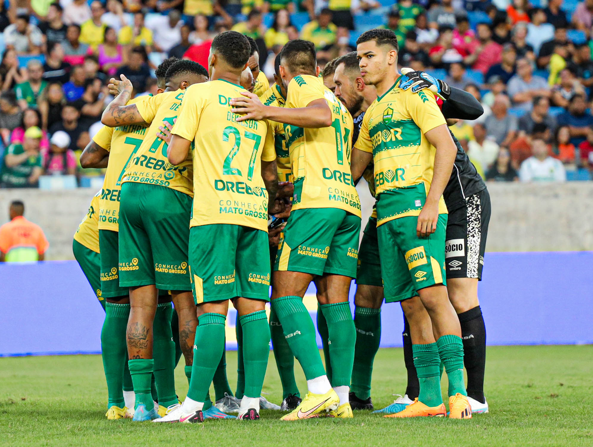 Ex-Inter brilha no comando do Cuiabá e goleia em estreia; saiba quem é