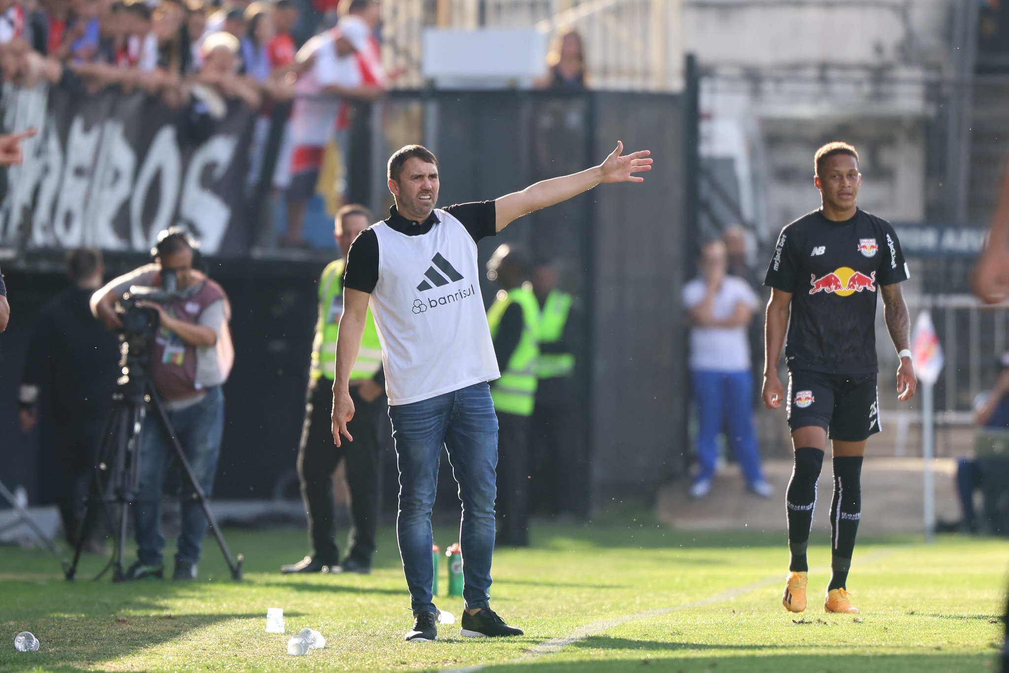 O movimento feito por Coudet no jogo contra o Red Bull Bragantino que prova mudança de postura do Inter