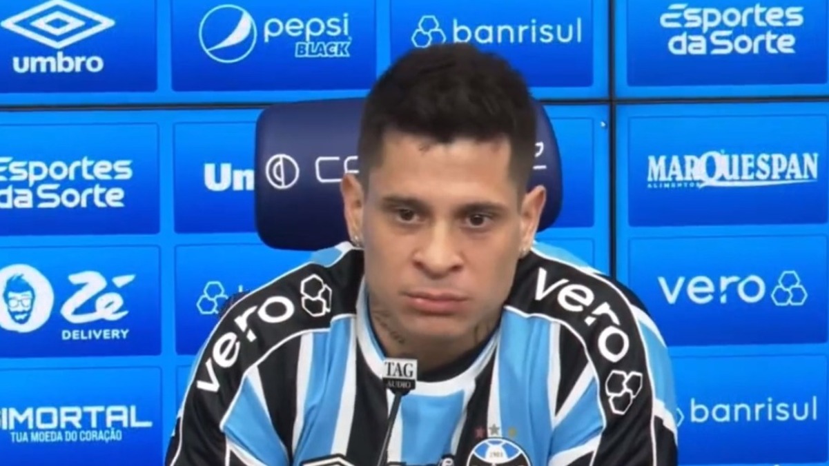 Novo reforço do Grêmio provoca o Inter durante apresentação