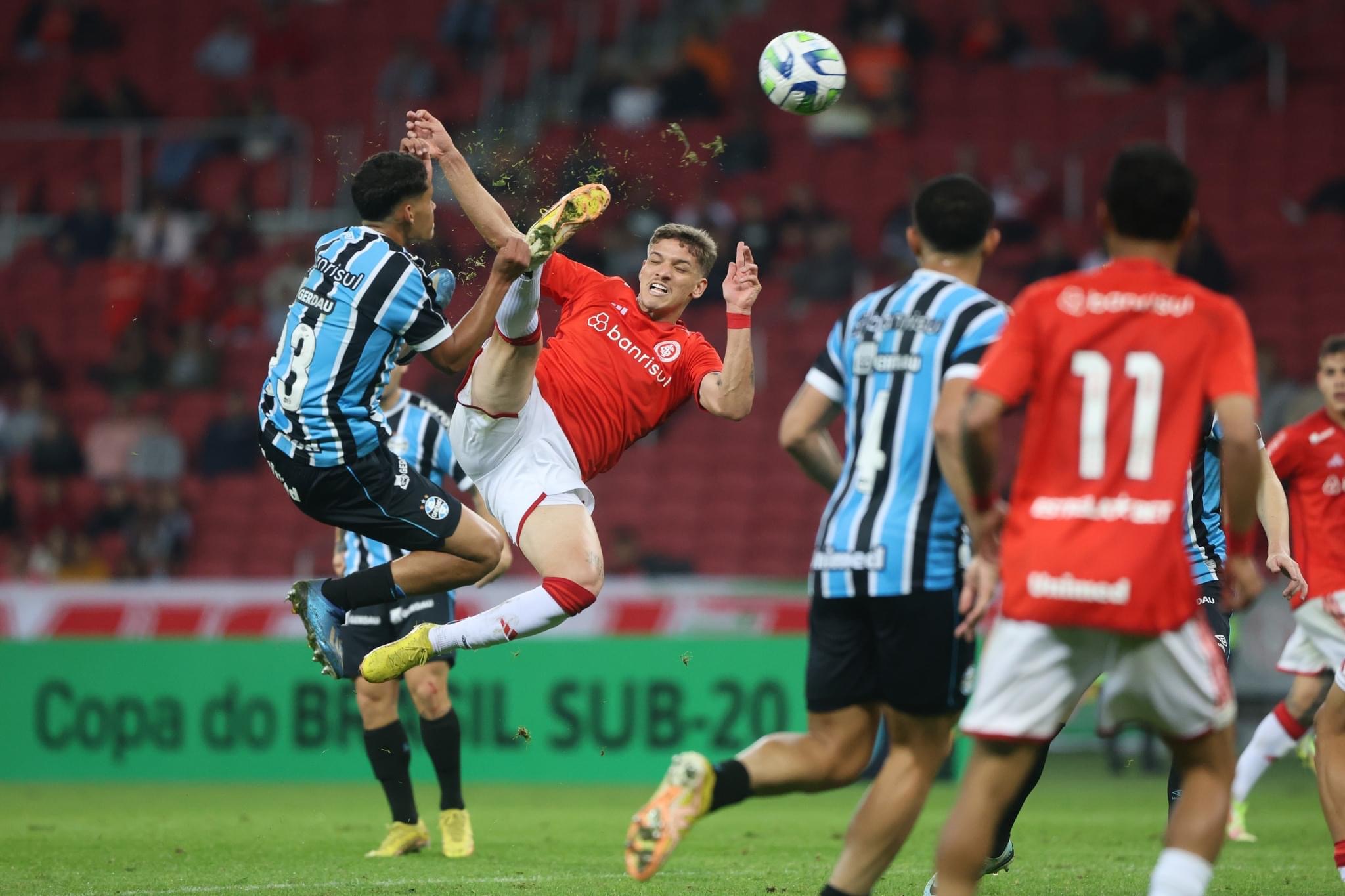 Lucca faz gol de placa, mas Inter cai nos pênaltis para o Grêmio na Copa do Brasil Sub-20