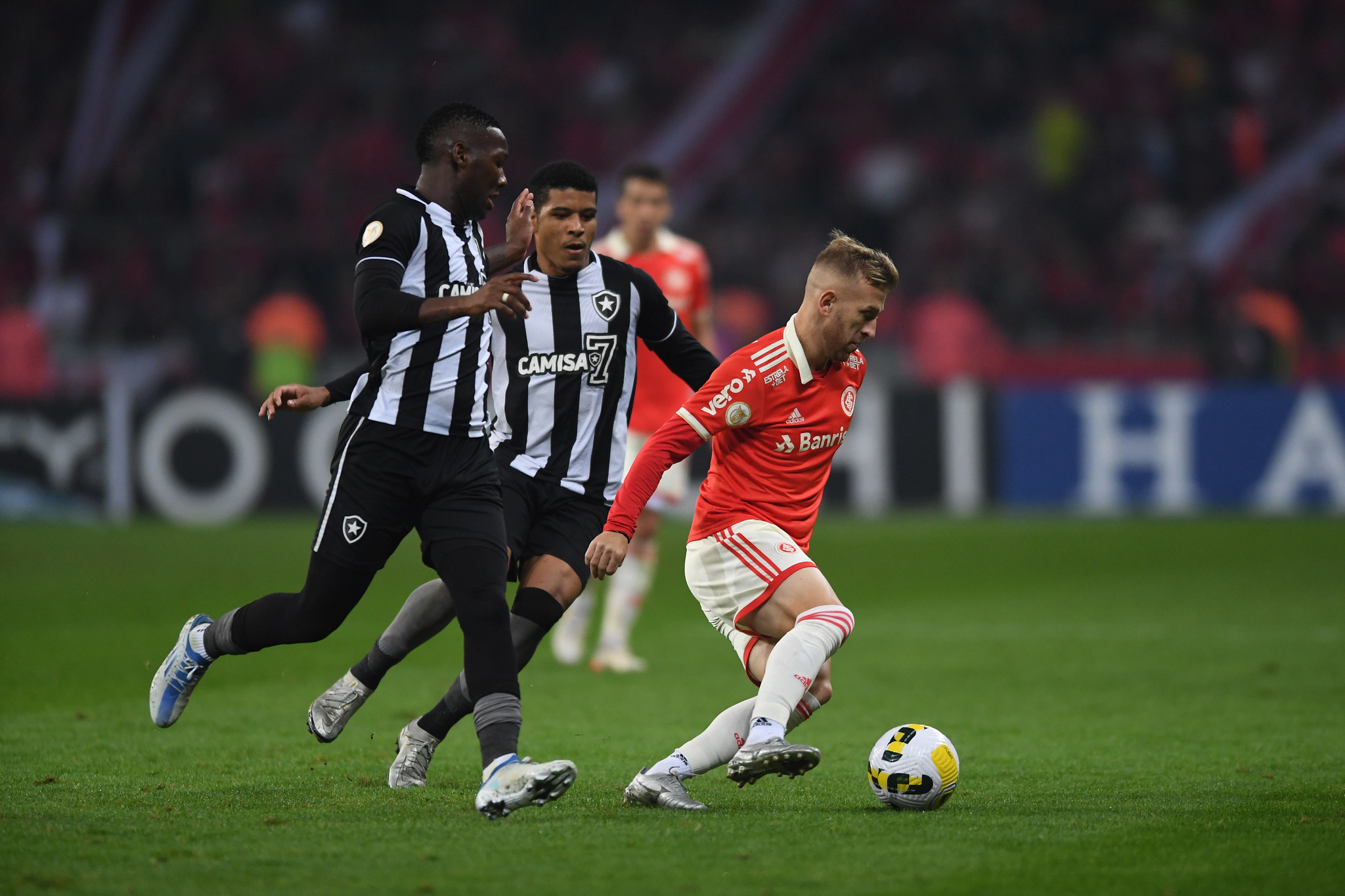 Inter enfrenta o Botafogo neste sábado; confira a provável escalação
