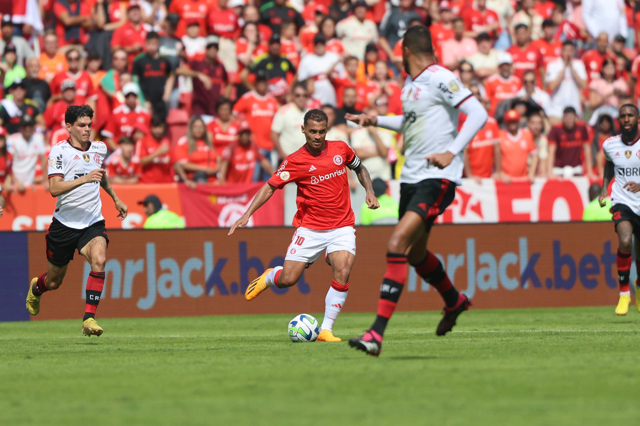Confira o retrospecto do confronto entre Flamengo e Inter