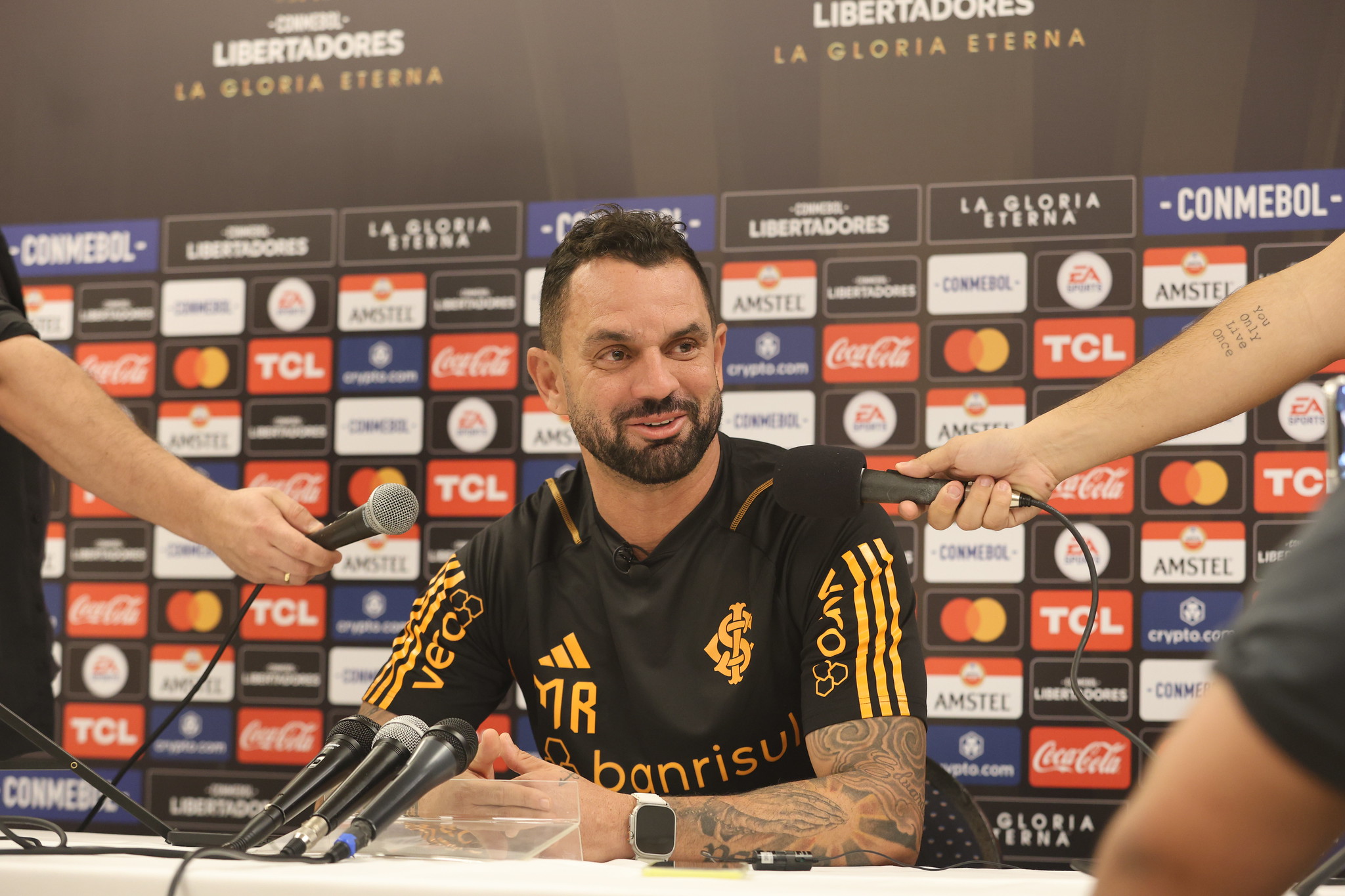 Inter anuncia renovação de contrato com Magrão; ex-jogador recebe novas atribuições