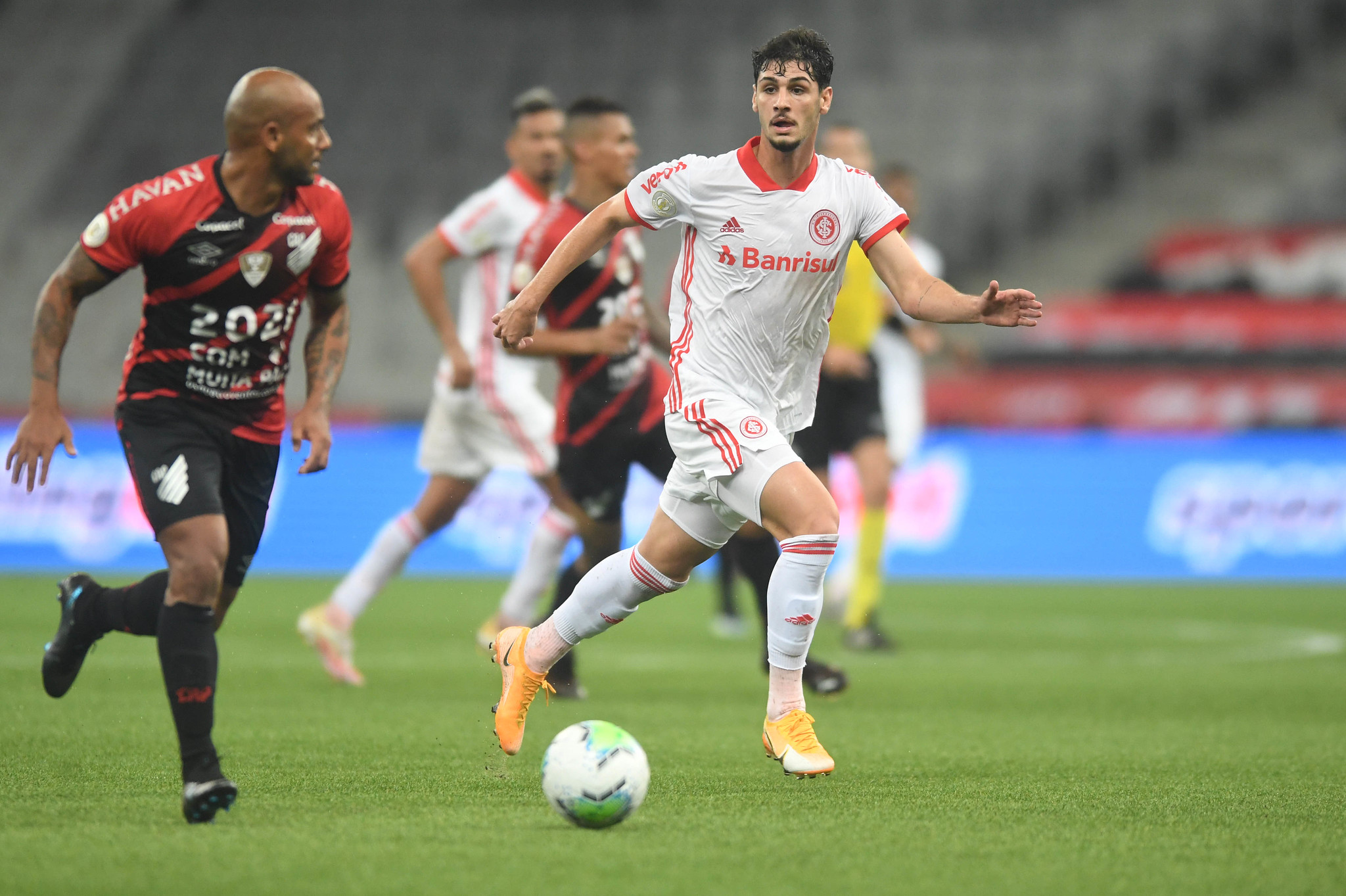 Inter enfrenta o Athletico nesta quinta-feira; confira a provável escalação