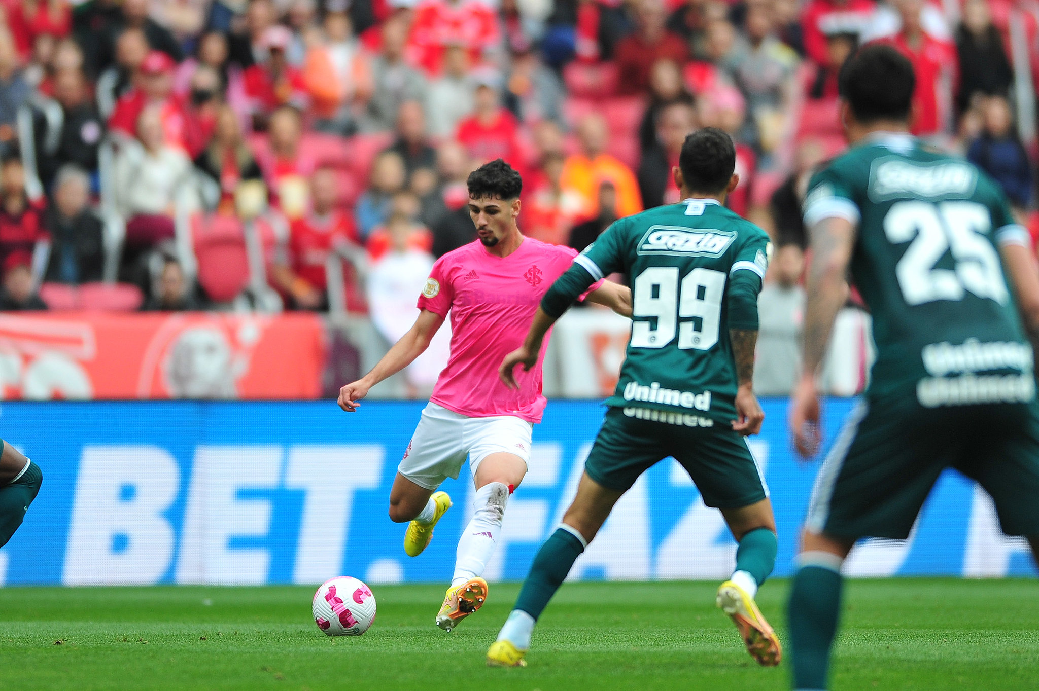 Confira o retrospecto do confronto entre Goiás e Inter