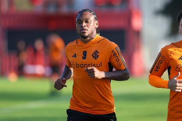 O que diz a direção do Criciúma sobre a especulação envolvendo Luiz Adriano