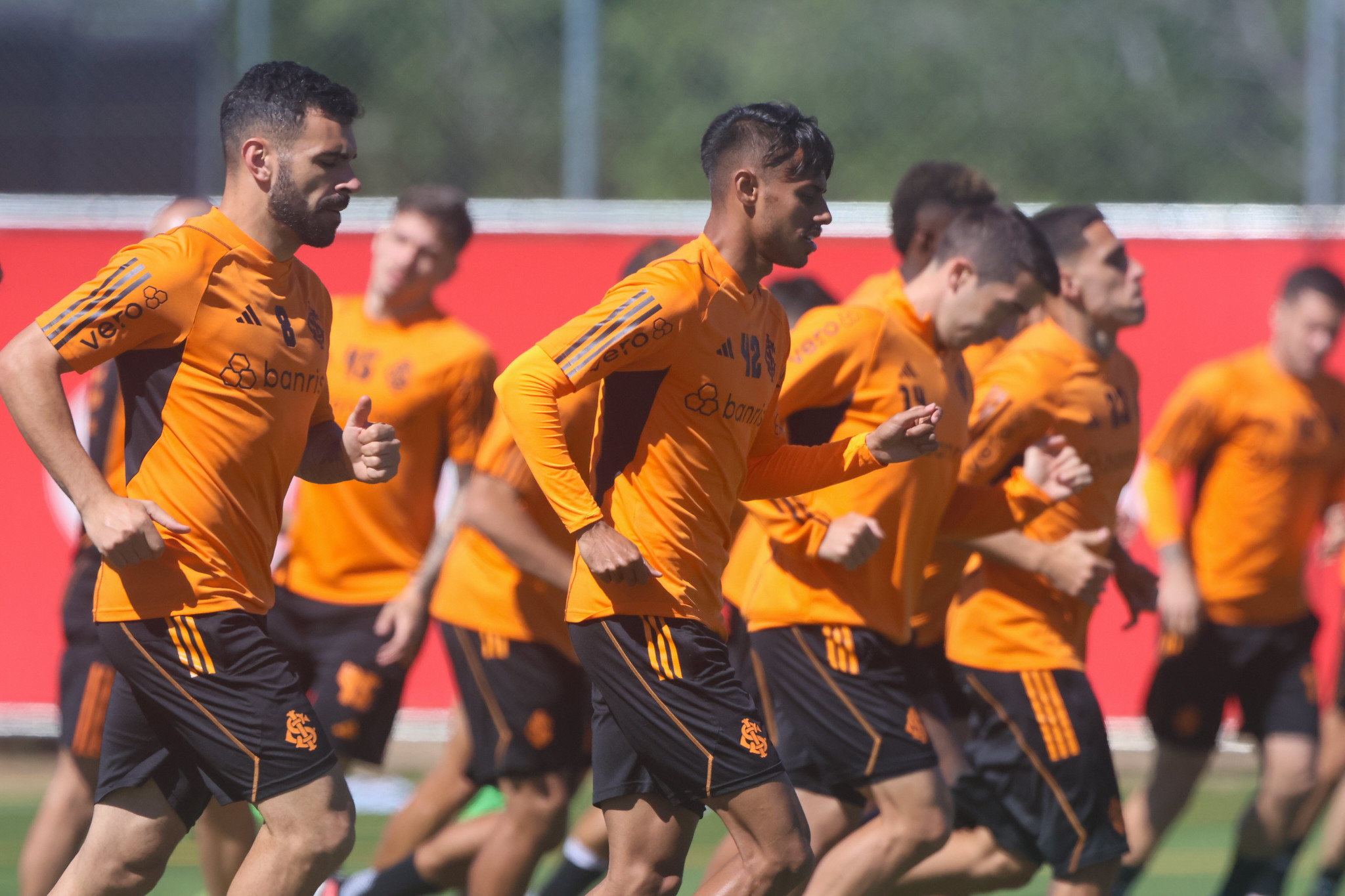 Grupo unido! Jogadores do Inter participam de churrasco após treino deste sábado