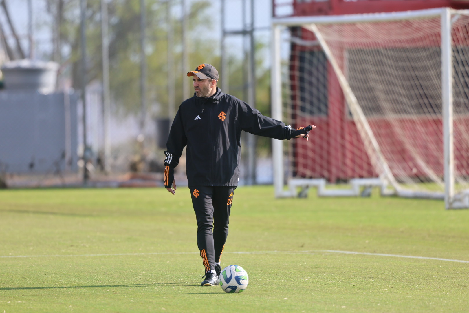 Exclusivo: Com trabalho baseado nos conceitos de Guardiola, Coudet define time do Inter