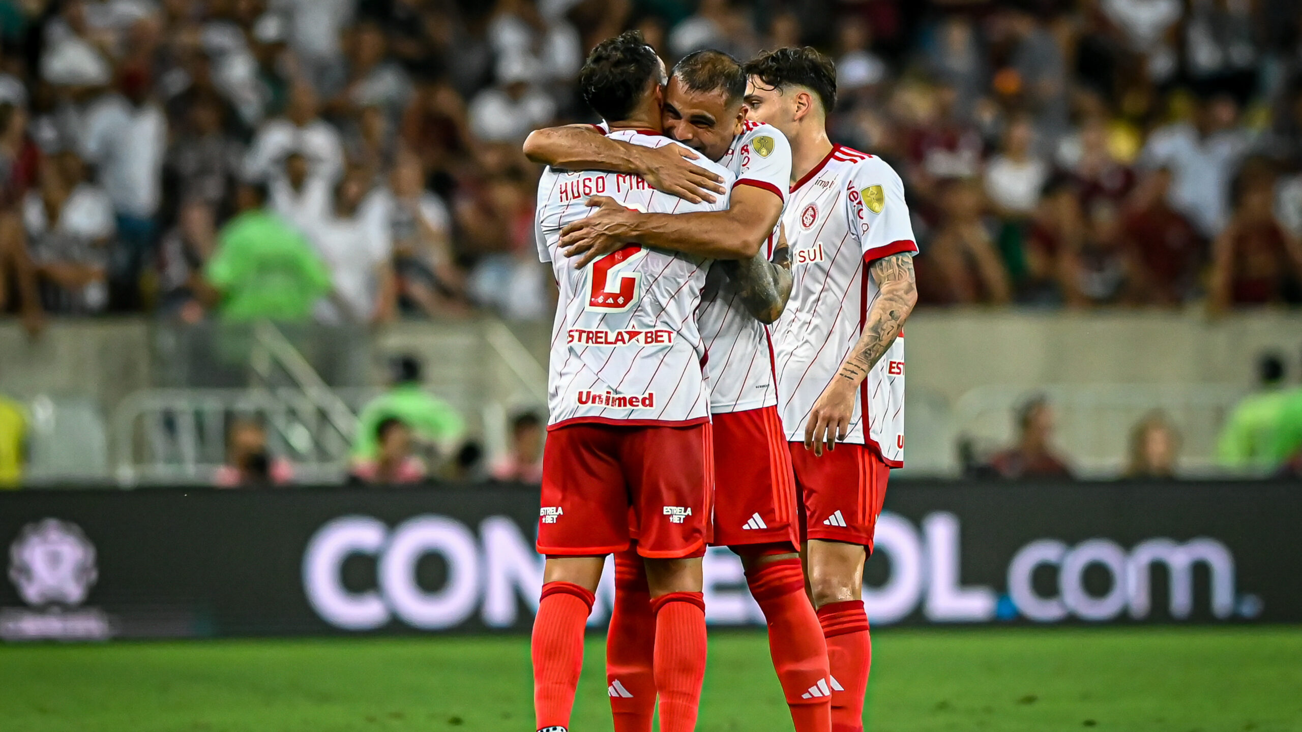 Hugo Mallo é sincero ao comentar duelo com jogador do Fluminense
