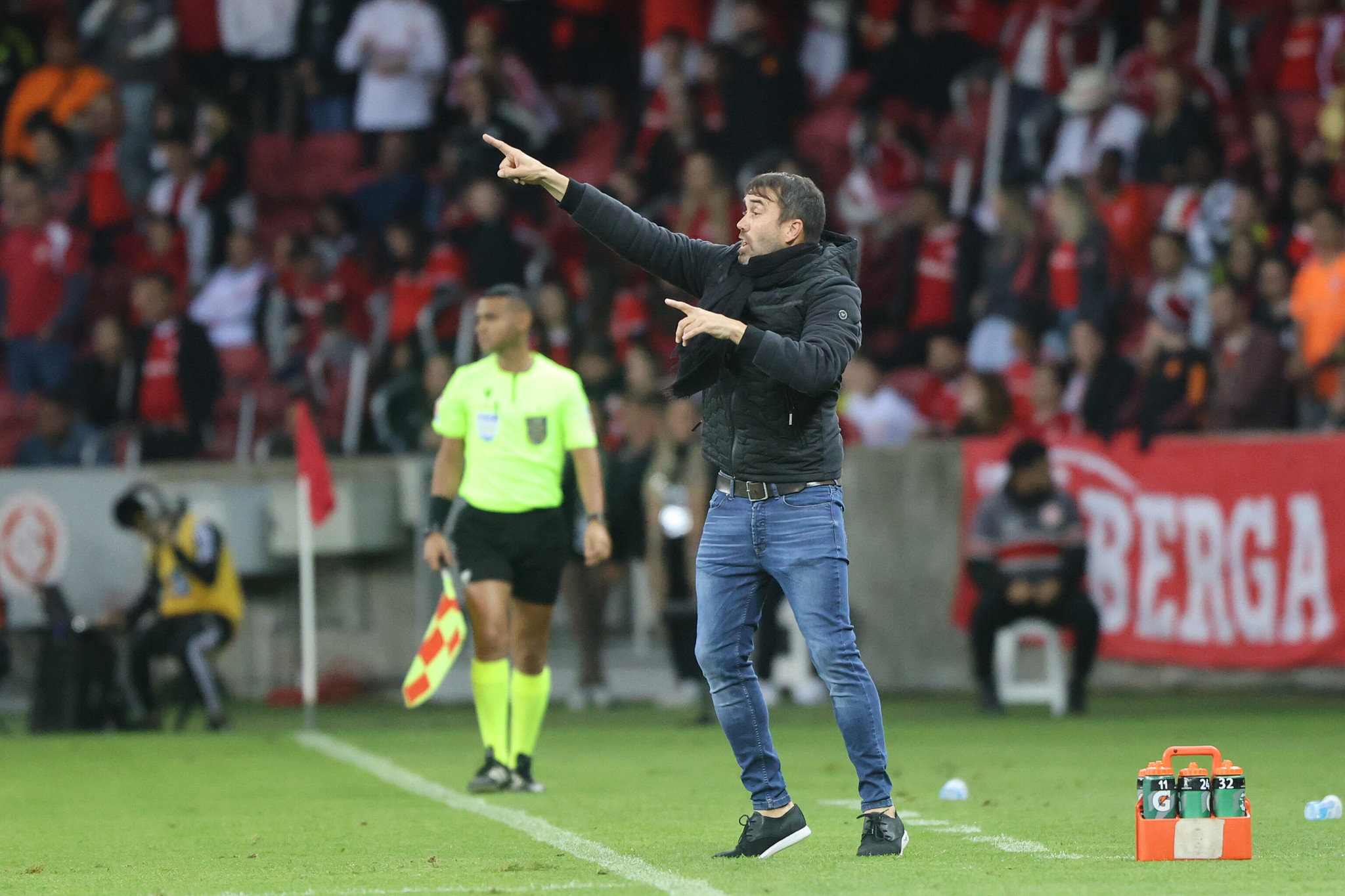 Eduardo Coudet cita Fluminense após derrota para o Atlético-MG: “Tomou três”