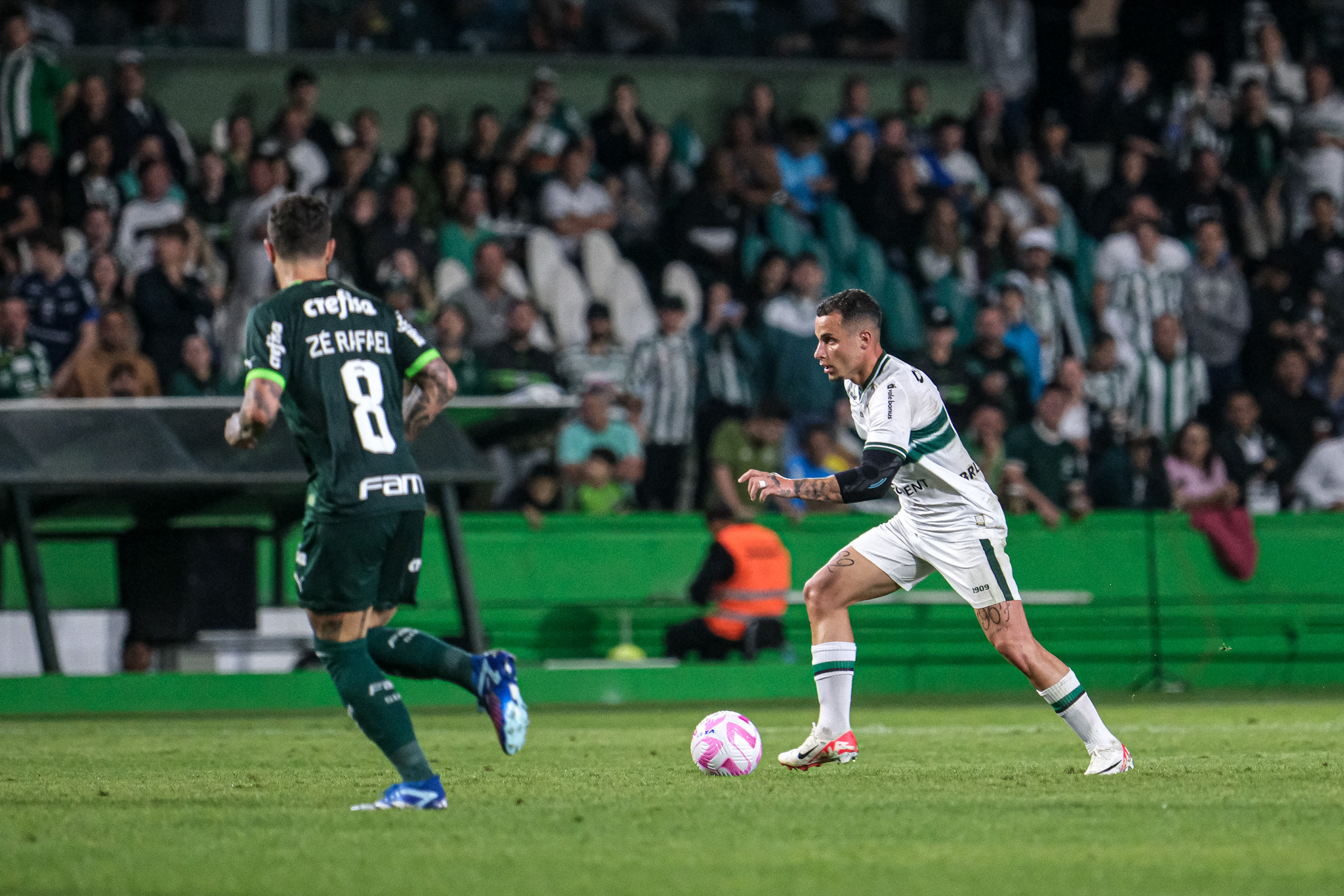 Coritiba prepara mudanças para enfrentar o Inter; confira a provável escalação