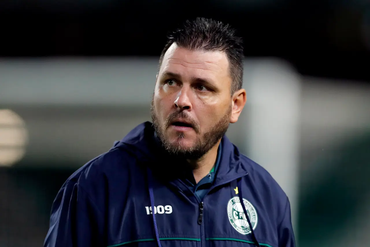 Técnico do Coritiba revela estratégia que utilizou para vencer o Inter